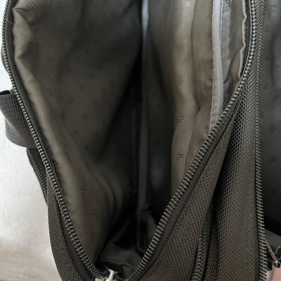 TUMI Alpha 26141D4 Black 2Way Expandable Briefcase 2 Compartment Auth