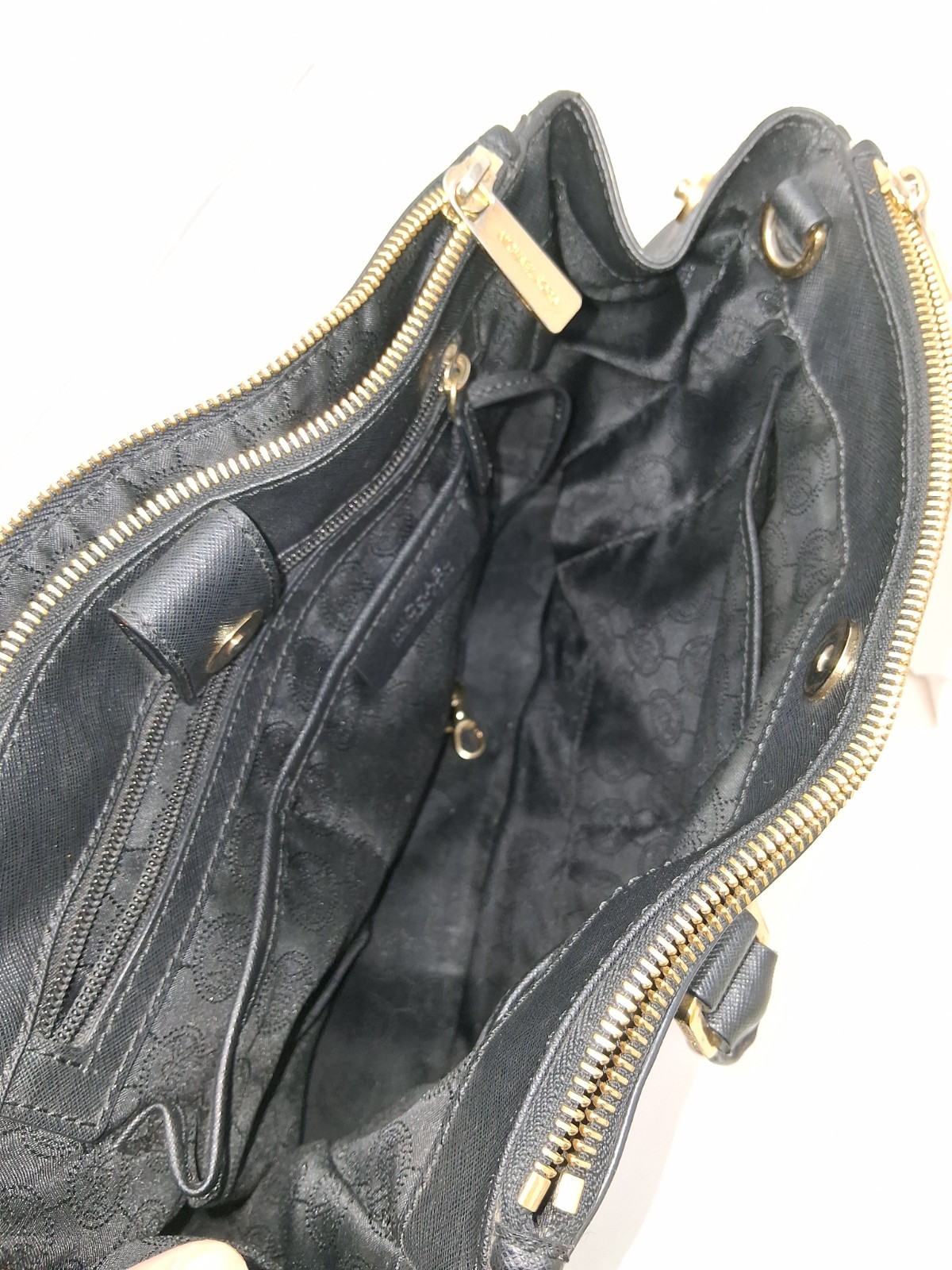 Authentic Michael Kors Savannah Medium Satchel – Black Saffiano Leather