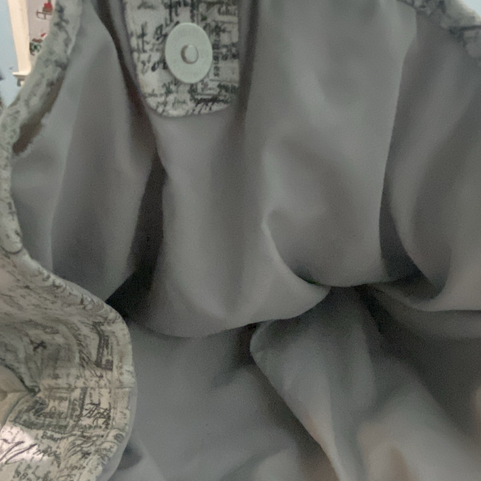 Women’s Paris Eiffel Tower Striped Tote Bag Beige/Gray Lined Magnetic Close