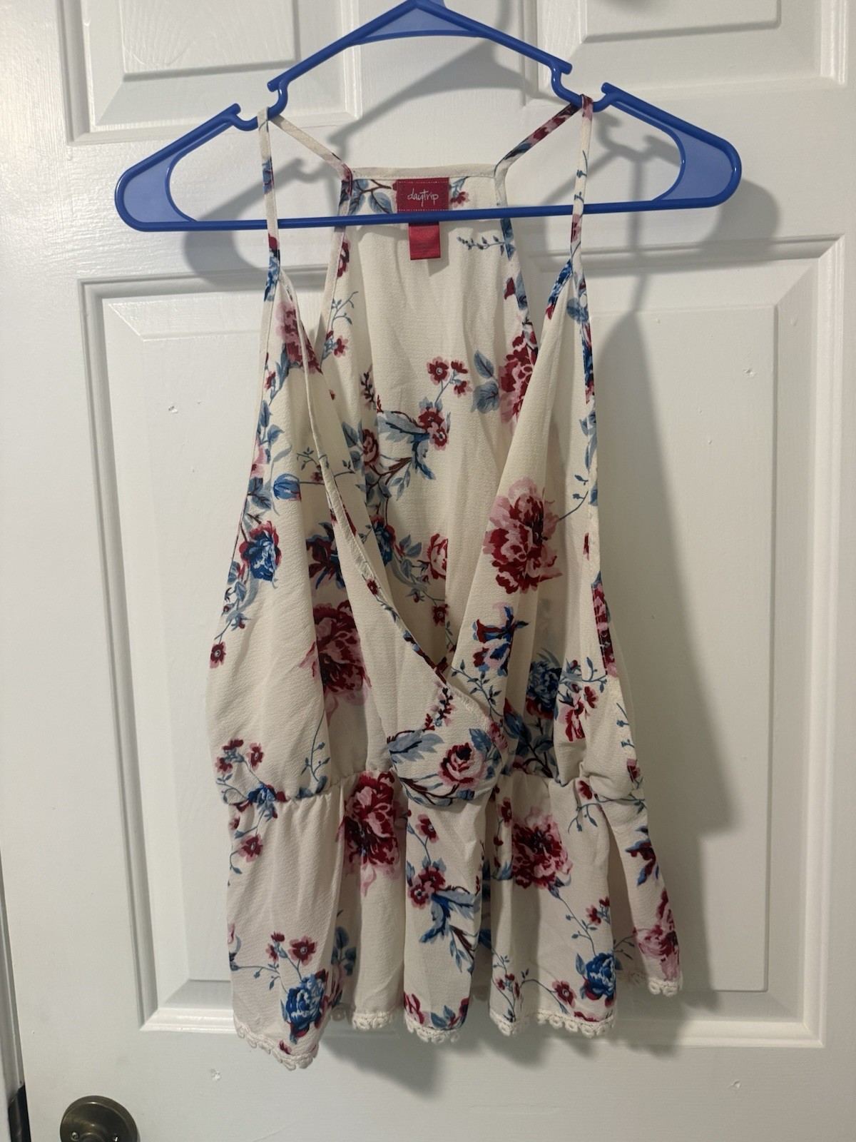 Daytrip Women’s M Ivory Red/Blue Floral V-Neck Spaghetti Strap Lace Cami