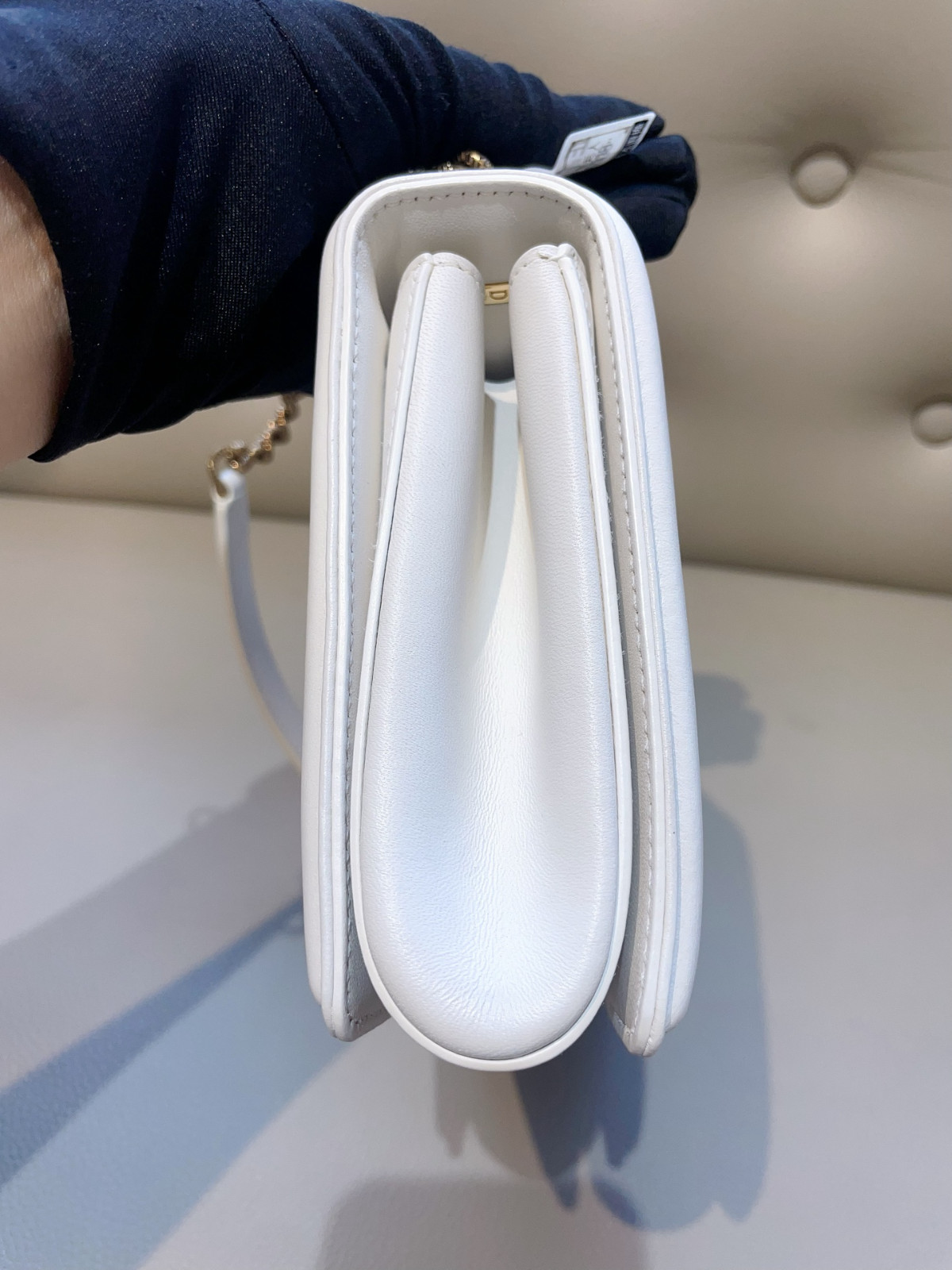 Dolce & Gabbana Small White Sacred Heart Shoulder Bag (21×14×15.5) cm