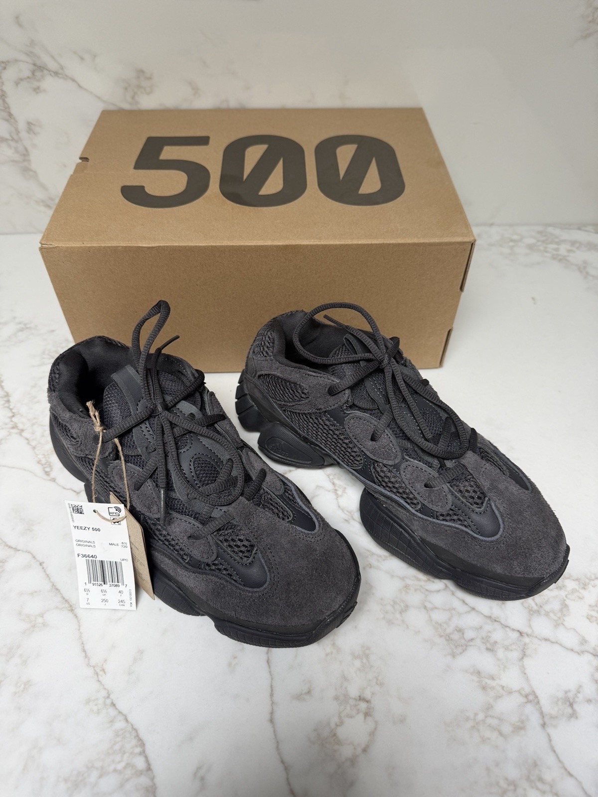 adidas Yeezy 500 Men’s Sneakers Size 7