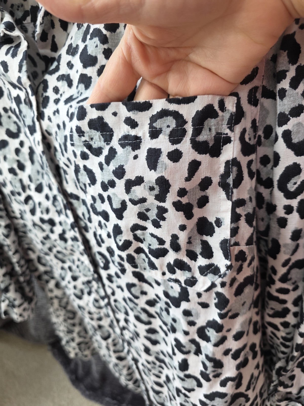 Jones New York Women’s Large Leopard Print Blouse 100% Linen Button Down 3qtr Sl