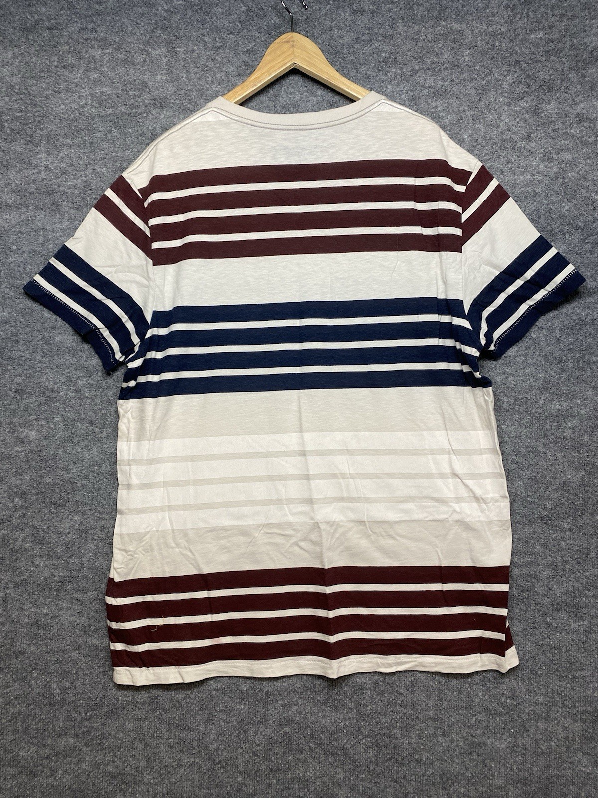 American Eagle Navy Blue Striped V-Neck T-Shirt Athletic Fit Men’s Sz XXL Cream