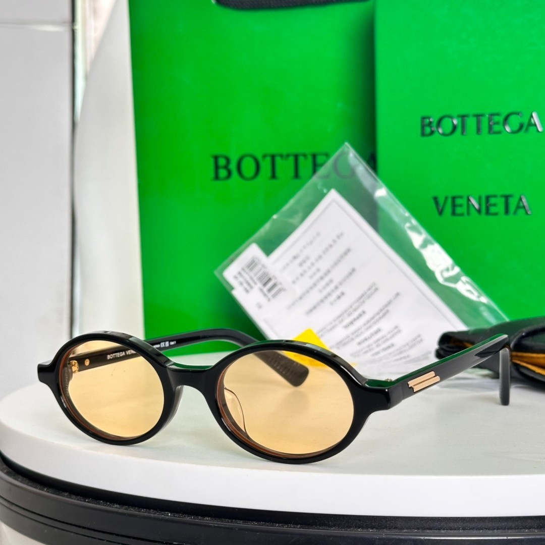 Bottega Veneta BV1388S Black Oval Sunglasses Light Yellow Lens 47-19-145