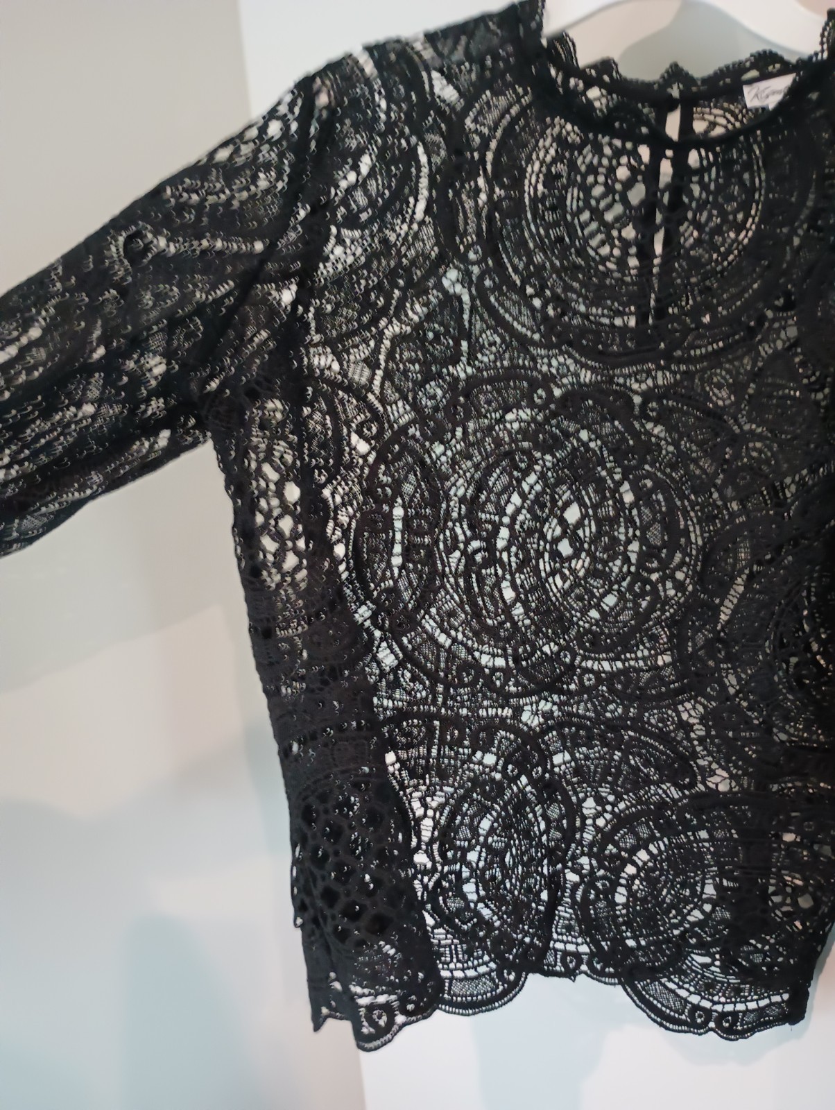 Kismet Black Guipure Lace Crochet Top Medium M Scalloped Hem Long Sleeve Boho