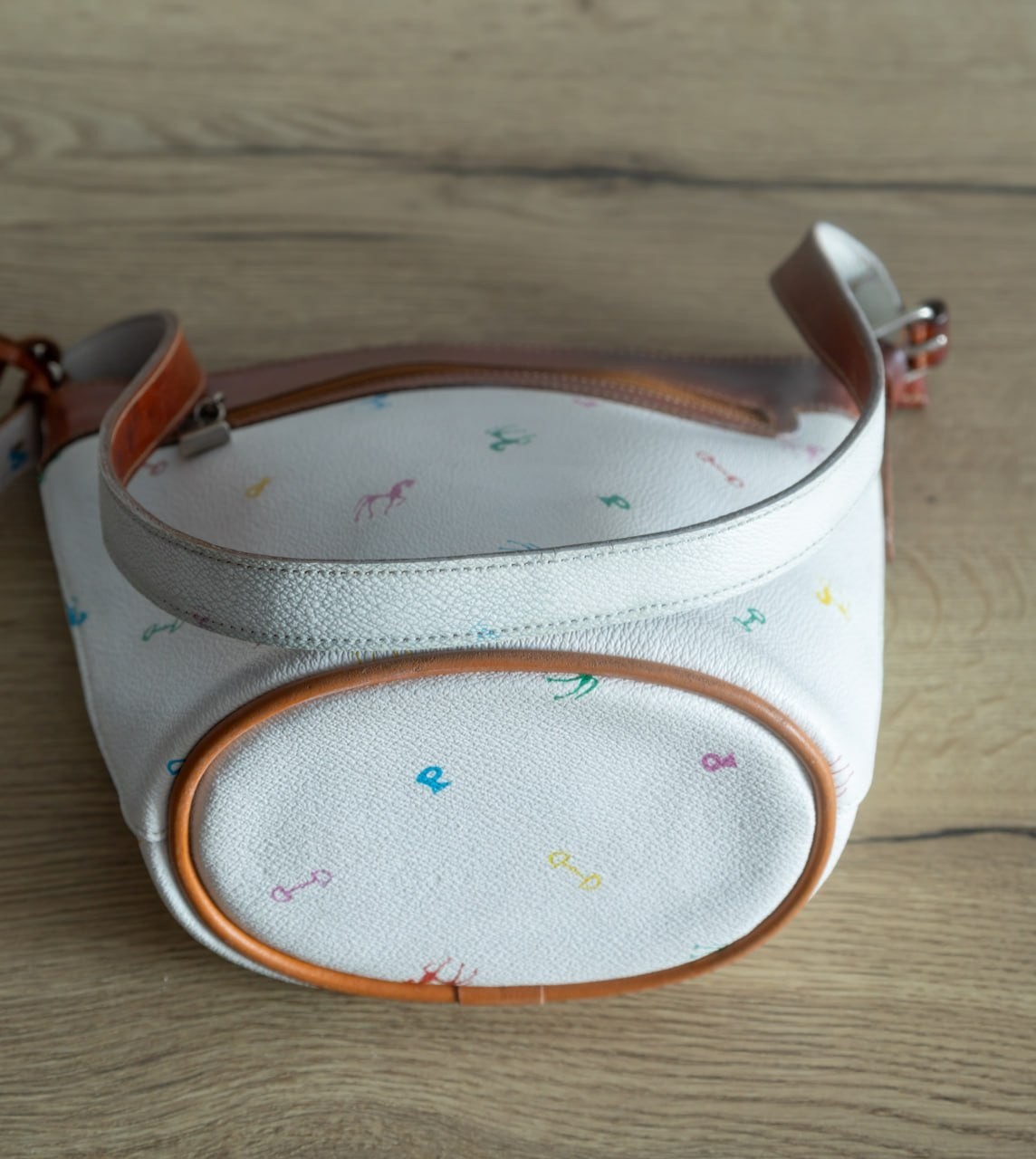Rare Vintage Petusco Spain White Leather Bucket Bag – Colorful Horse Print