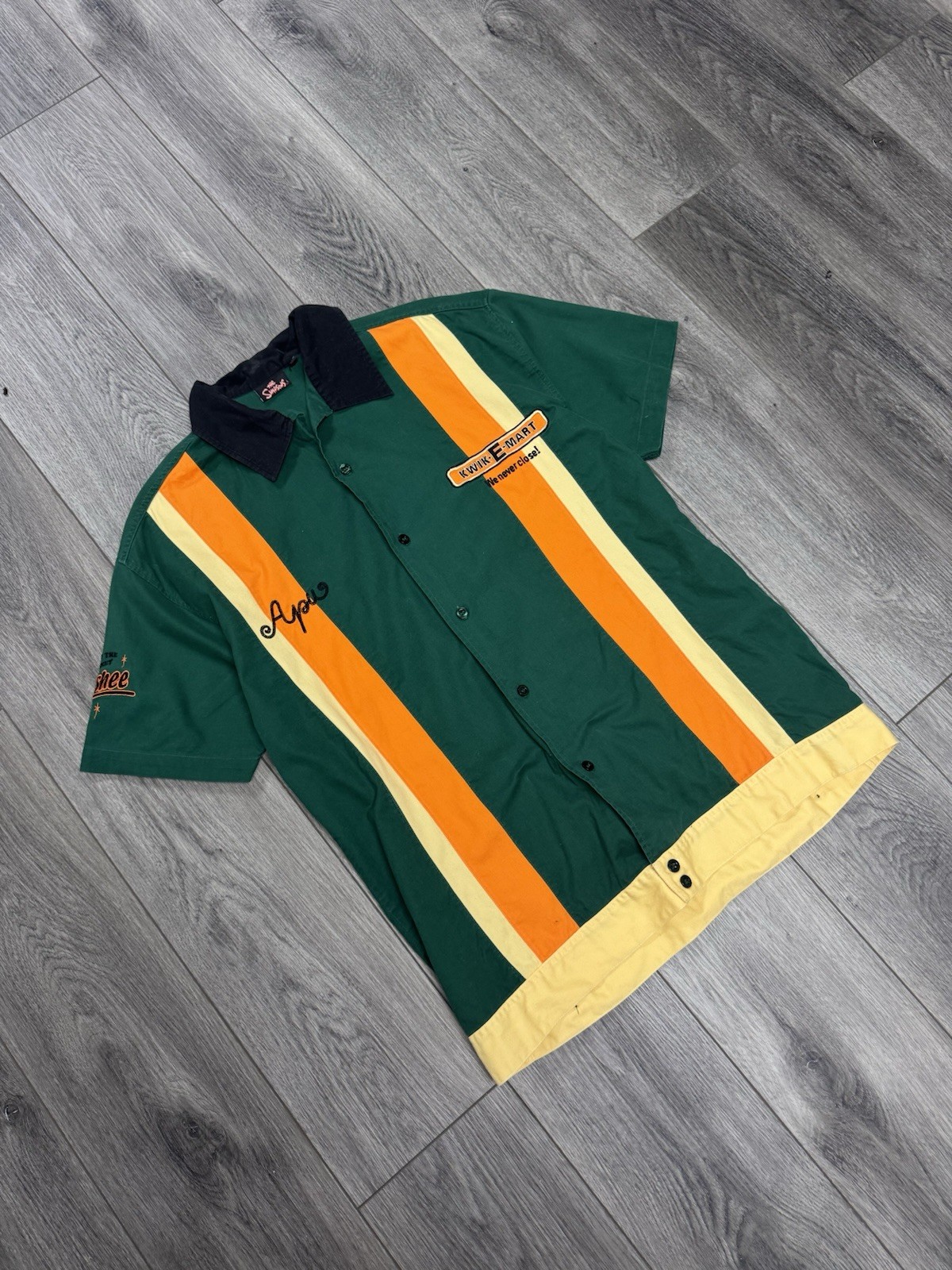 Vintage 2002 The Simpsons Cartoon Apu Kwik-E-Mart Funny Button Up Sz M