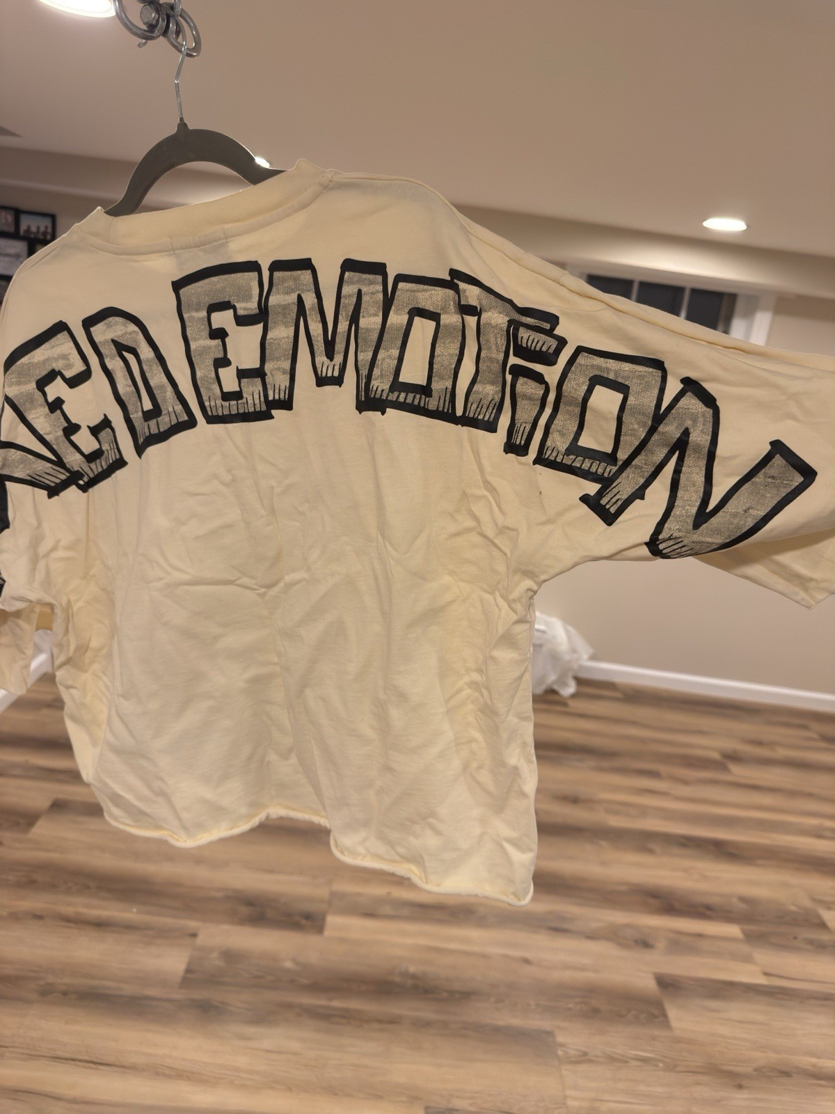 Mixed Emotion Men’s M Cream Long Sleeve Crew Neck Skull Graphic Logo T-Shirt