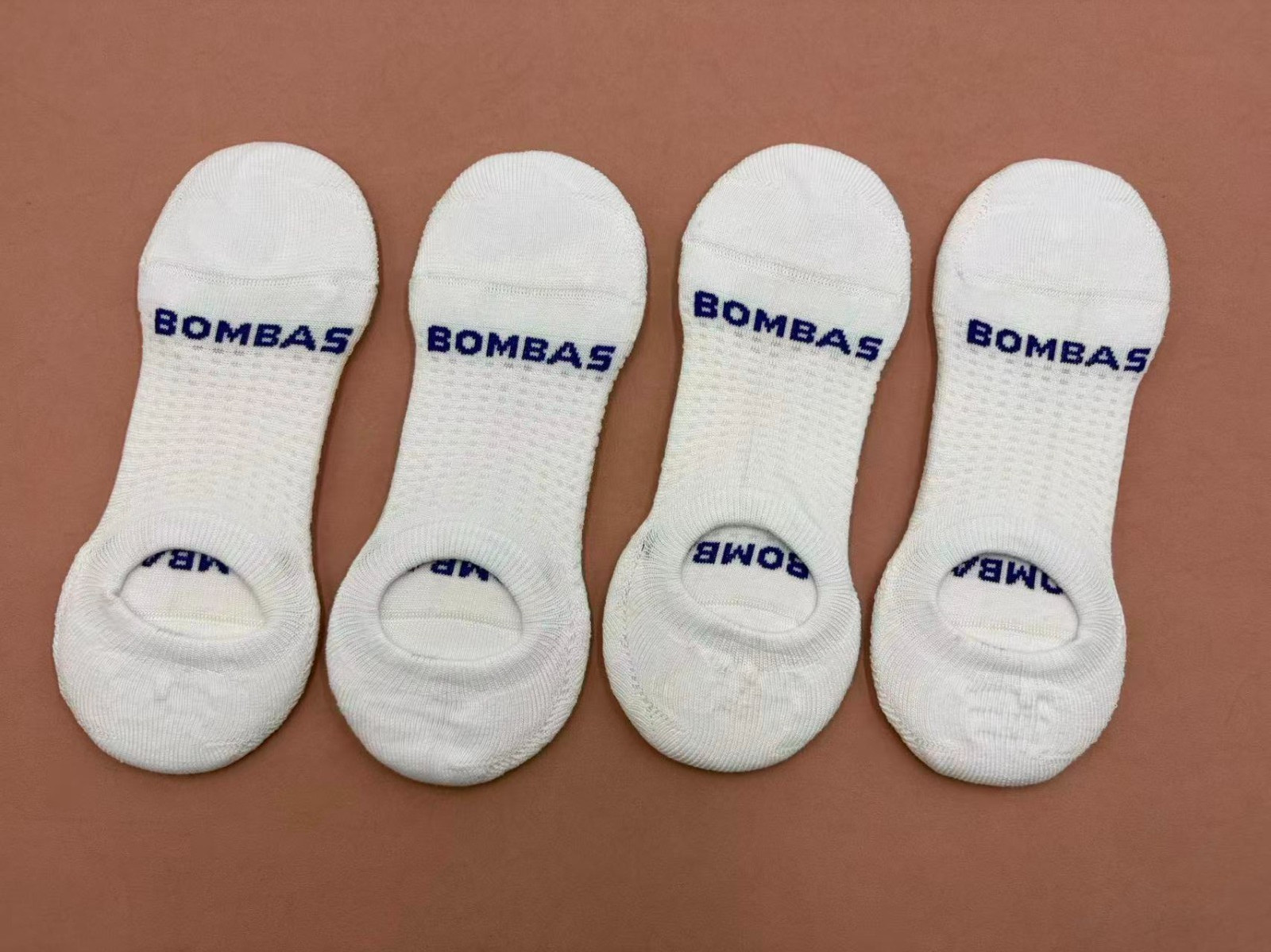 4 pairs Bombas Women’s No Shows Socks Size Medium 8-10.5 White