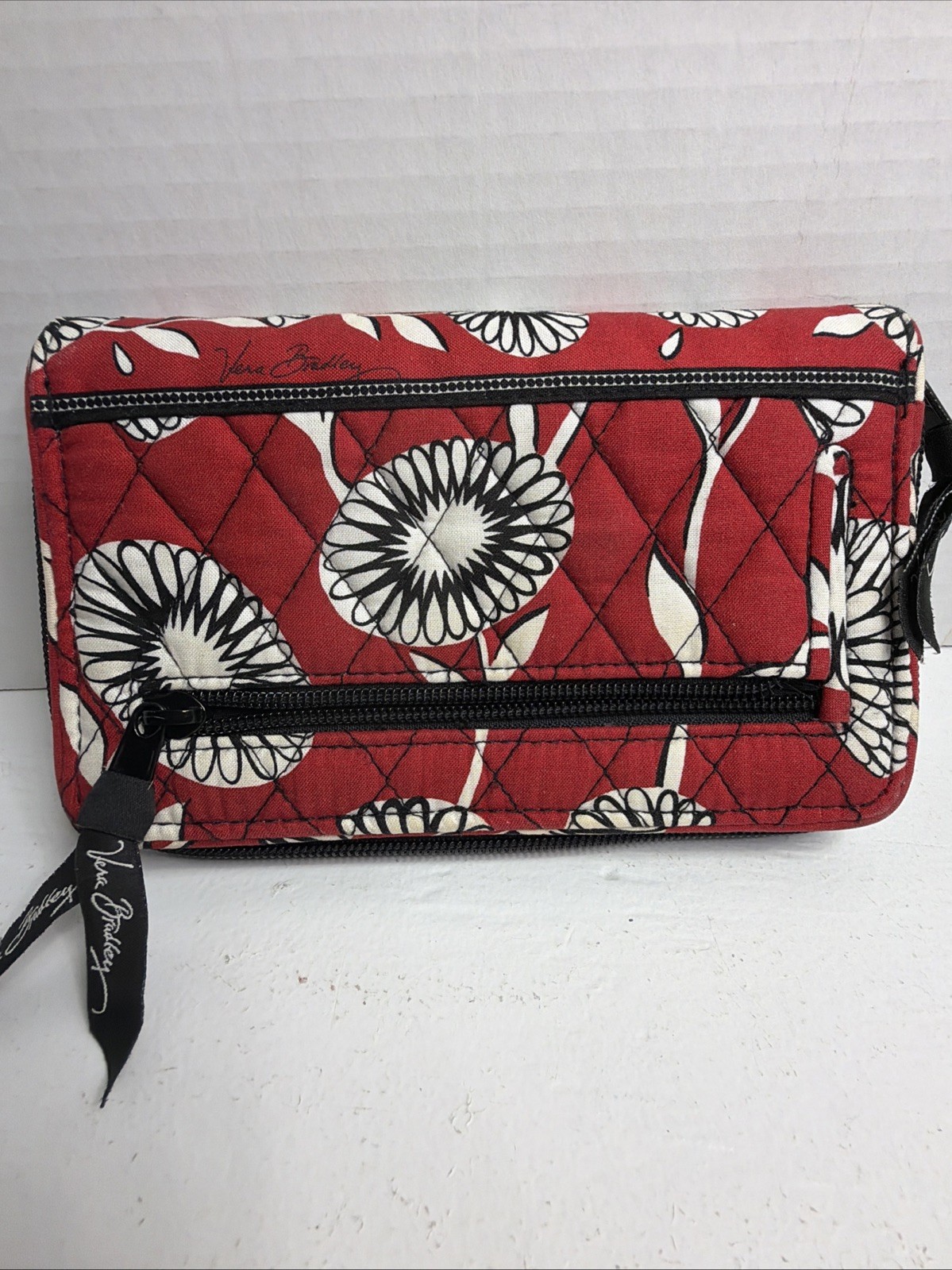 Vera Bradley Turn Lock Zip Around Wallet Retired Deco Daisy Floral Red Quilted