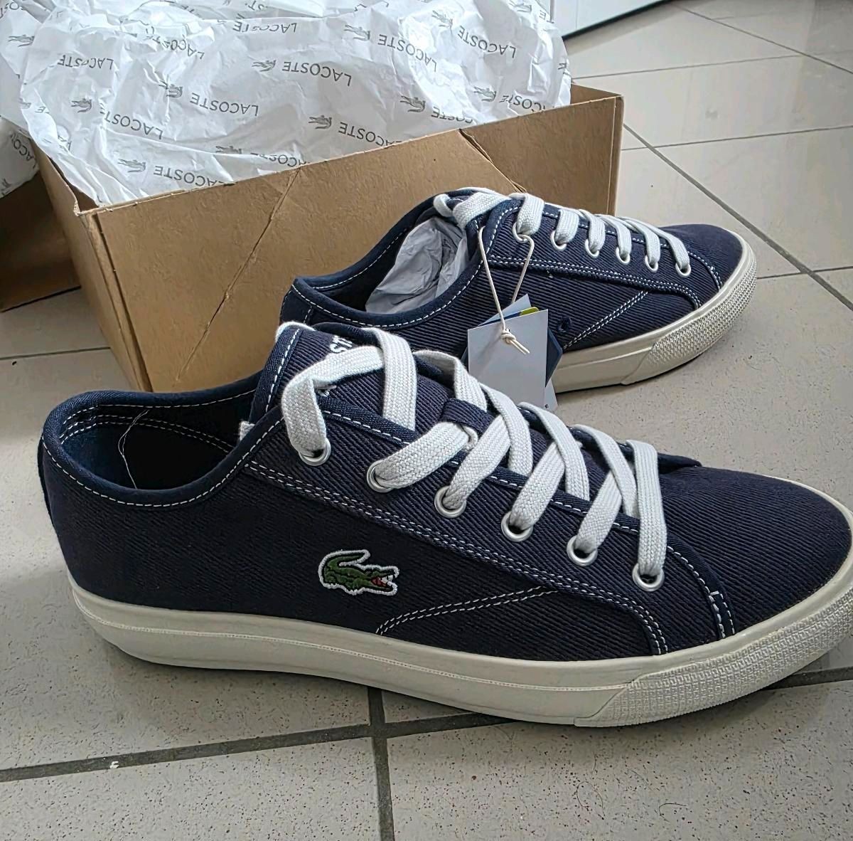 lacoste trainers new!!! size 42
