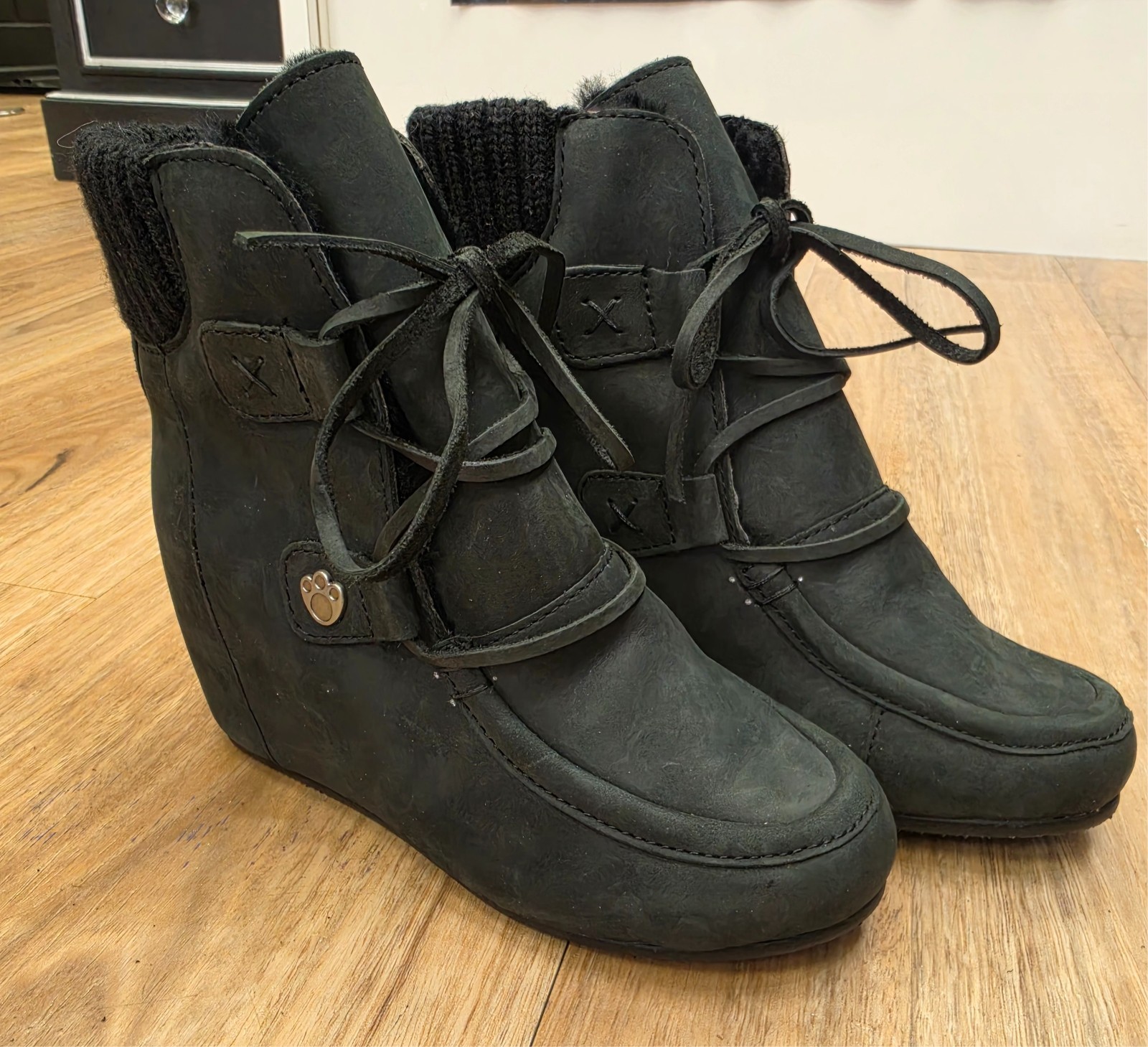 Koalabi Australia Black Sheepskin Lace-Up Wedge Boots | AU 6 | BNWT | RRP $219