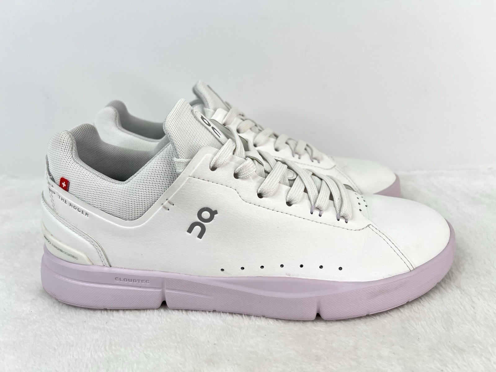 On The Roger Advantage Women’s Tennis Shoes White Lily 48.98959 – Size 9.5 US
