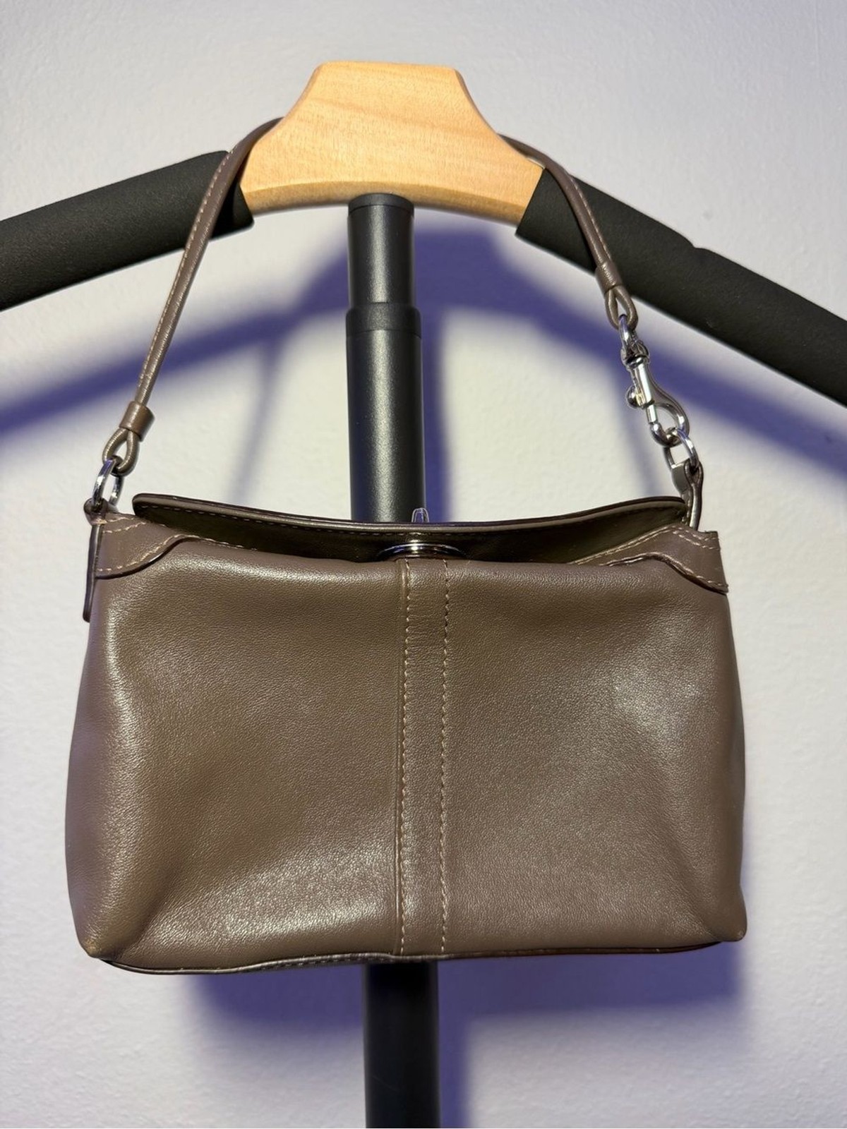 Brown Hand Bag/Wristlet (no brand found)