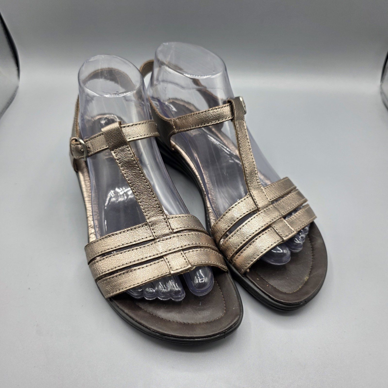 Ecco Flash Sandals Womens 40 Gold Leather T-Strap Comfort Wedge Metallic Buckle