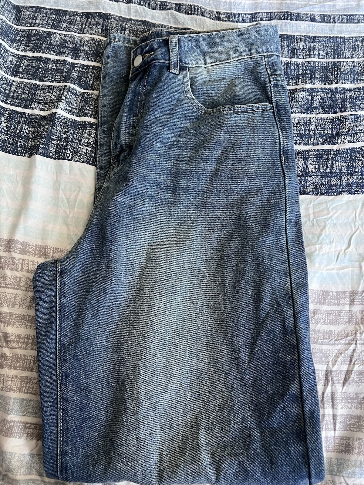 Women’s Blue Denim Jeans Straight Leg Regular Fit Mid Rise Button Zip 5-Pocket