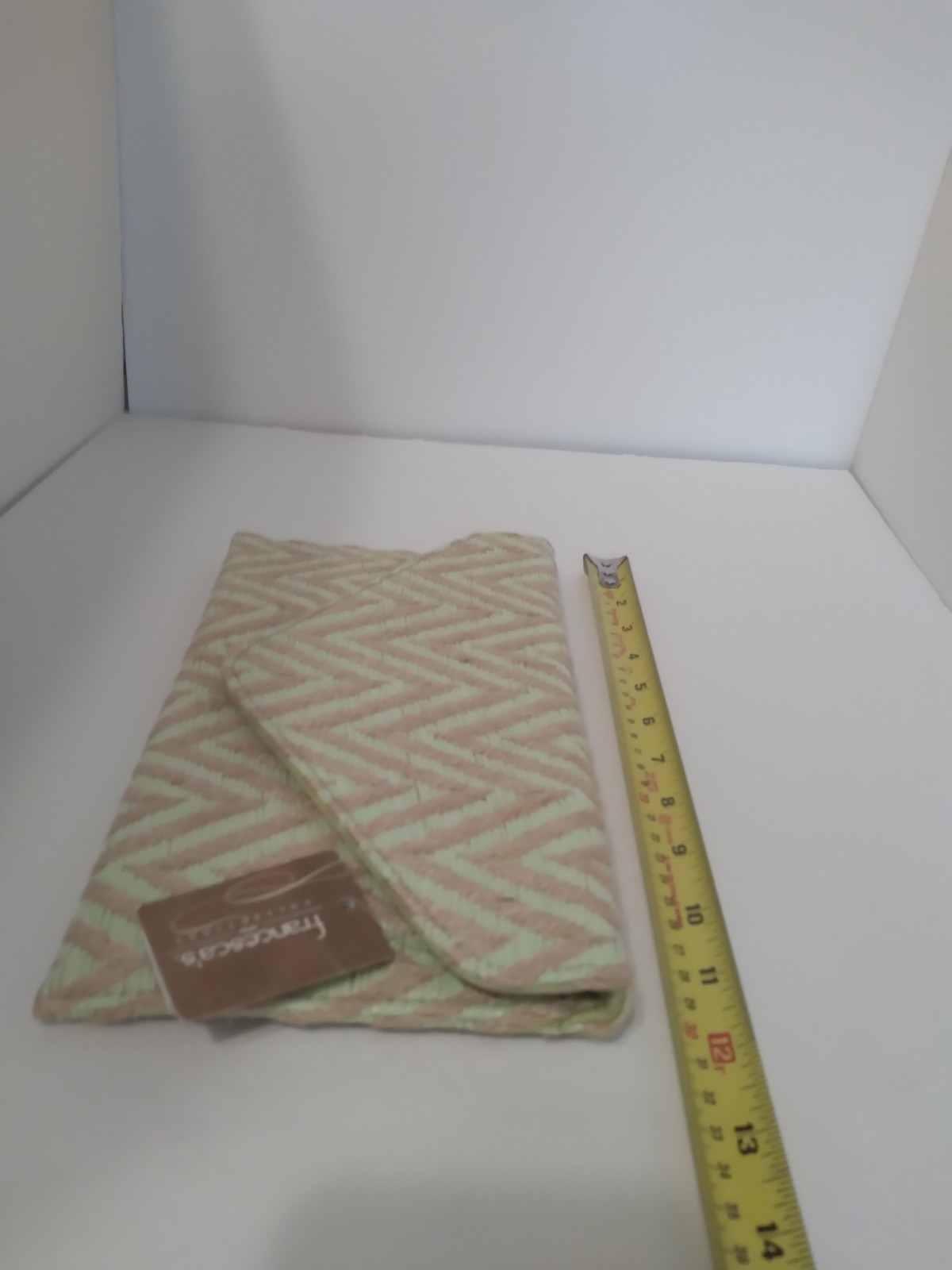 NWT FRANCESCA’S COLLECTIONS LT GREEN/TAN CHEVRON CLUTCH STRAWPURSE WITH CHAIN…