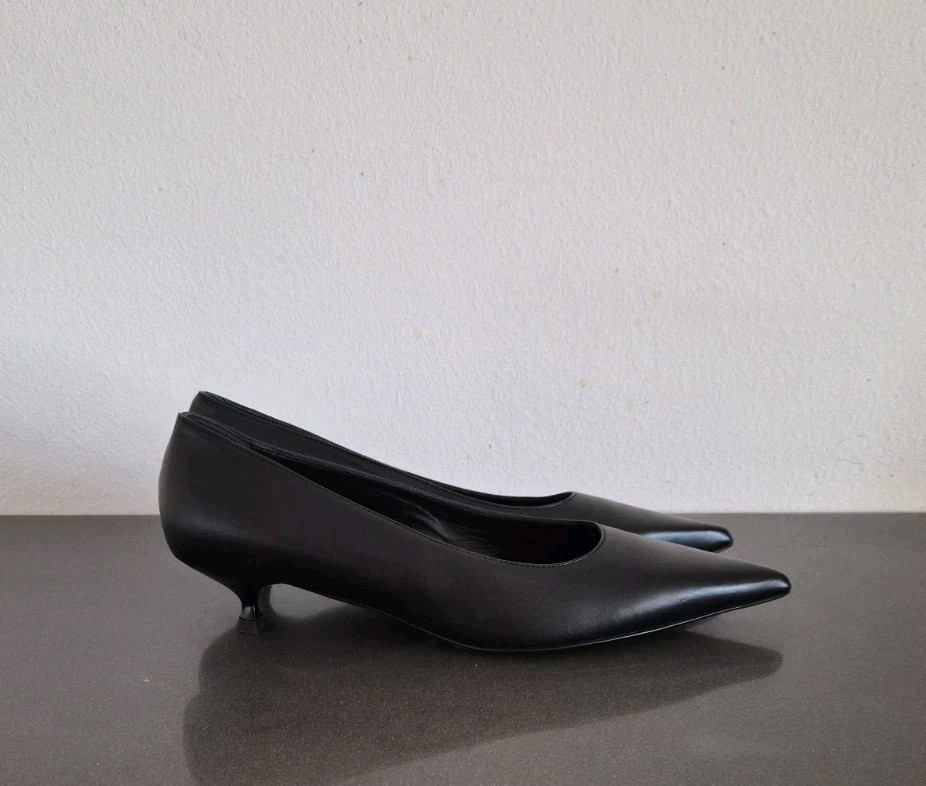 AGL Black Classic Lenor Pointed Toe Kitten Heel Retro Pump size 38
