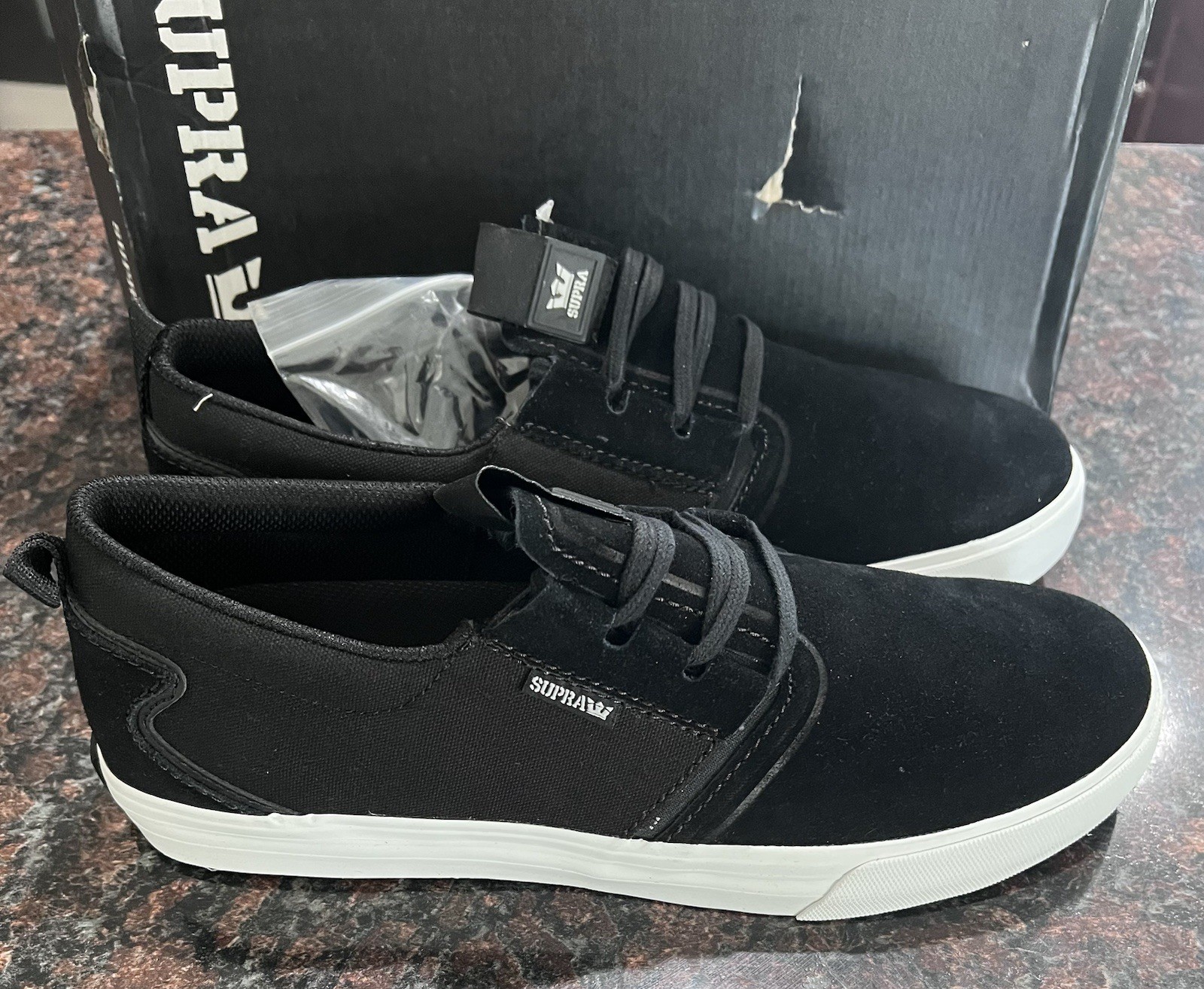 Supra Mens Sneakers Flow Black/White Size11- 08325-002-M