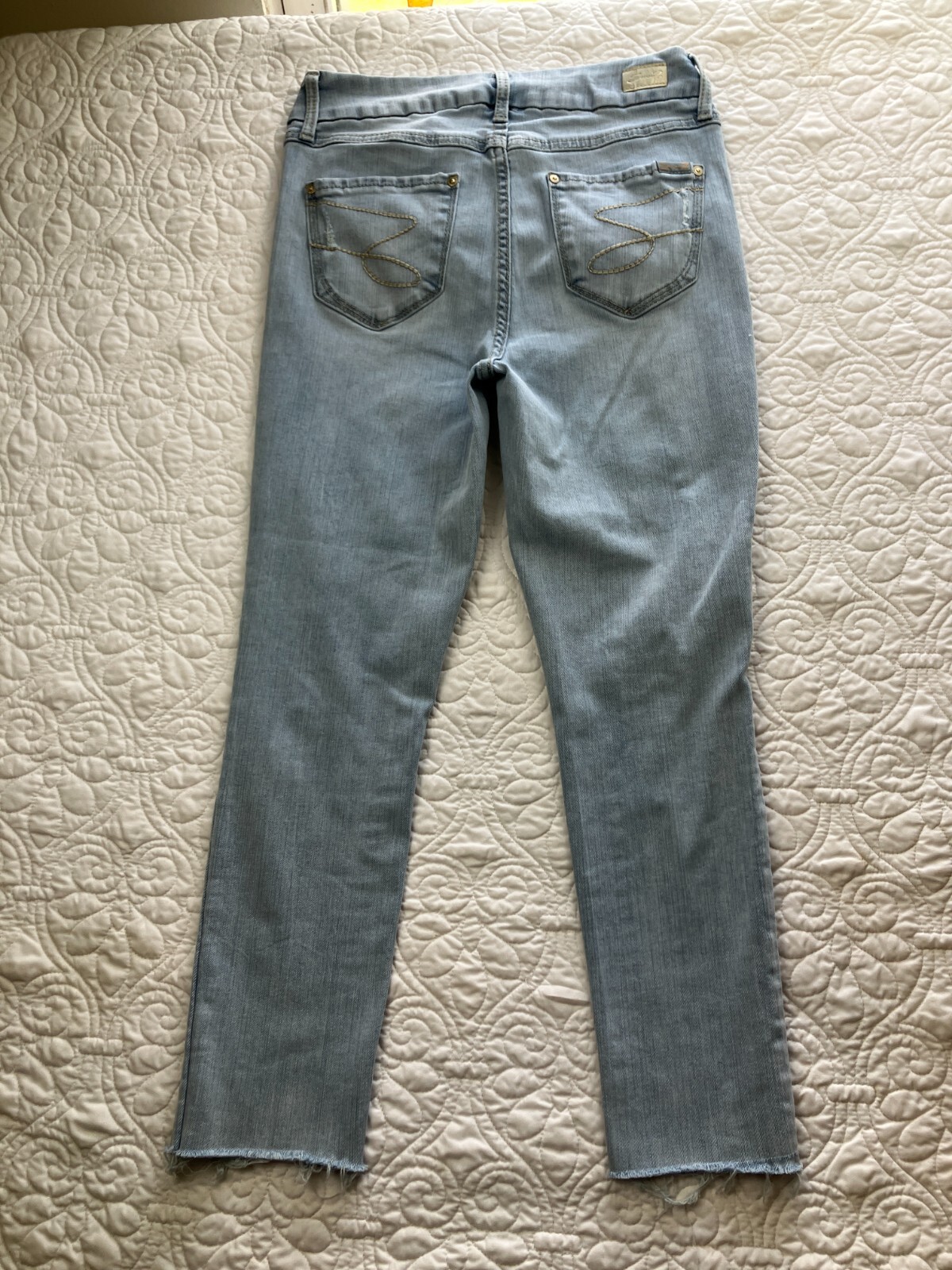 Seven7 Women’s Jeans Size 4 Distressed Straight Stretch Light Wash Raw Hem