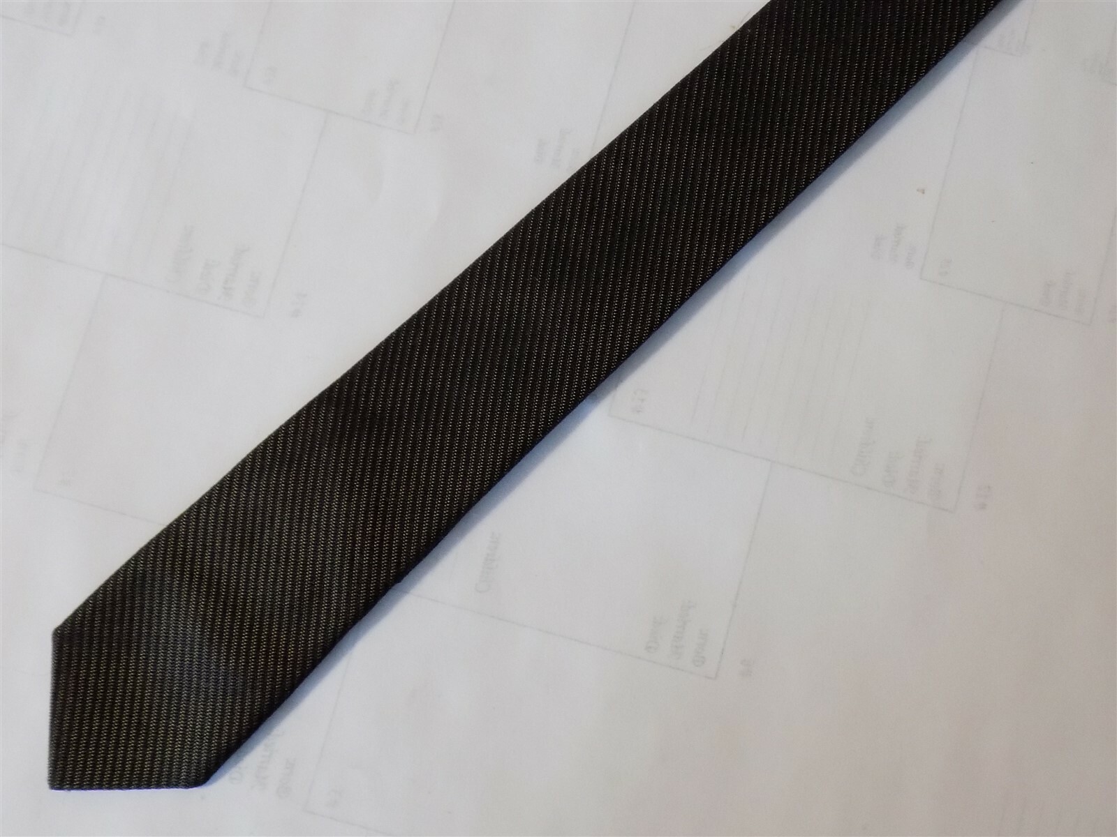 CUTTER CRAVAT Necktie Black/Gold 53 1/2″ x 1 1/2″ NARROW