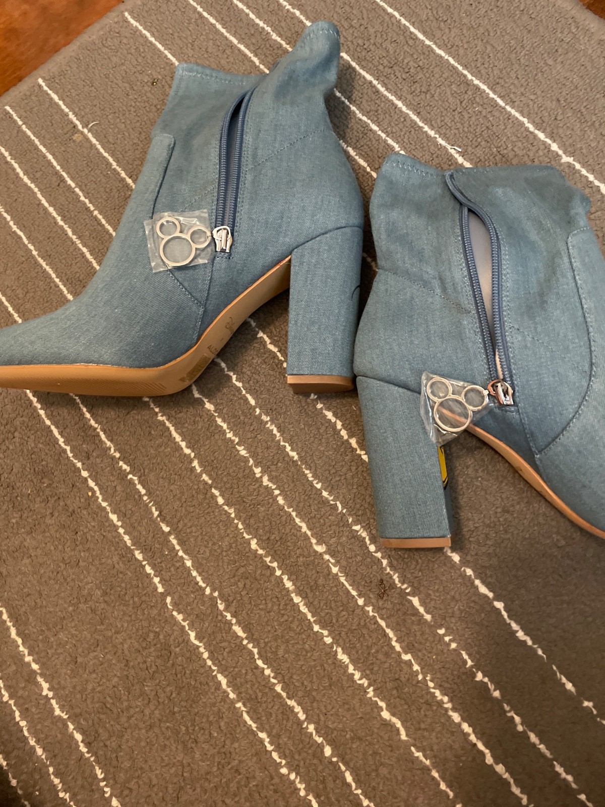 DISNEY x ALDO StepInMagic Mickey Minnie Boots – RARE COLLECTOR ITEM Size 11 USA