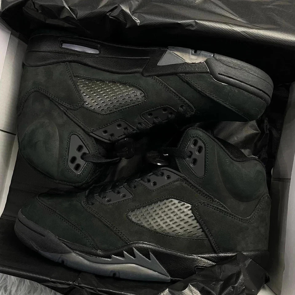 Men – Jordan 5 “Black Cat” Size US 7-12
