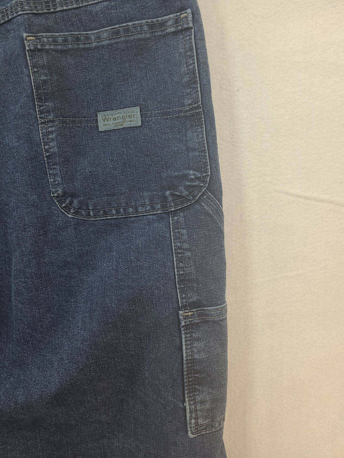 NEW Wrangler Mens 42 x 32 Relaxed Fit Carpenter Hammer Loop Denim Blue Jeans NWT