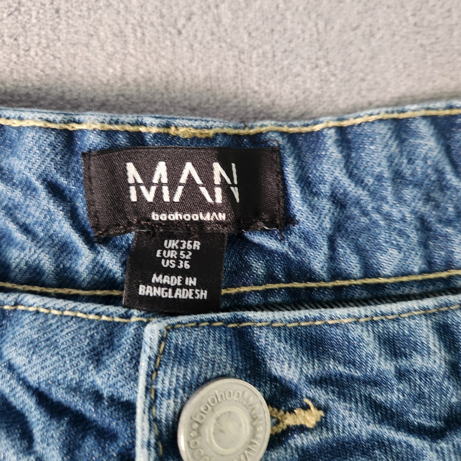 BOOHOO MAN Jeans Mens Size 36 RELAXED FIT MEN’S JEANS Light Wash Distressed