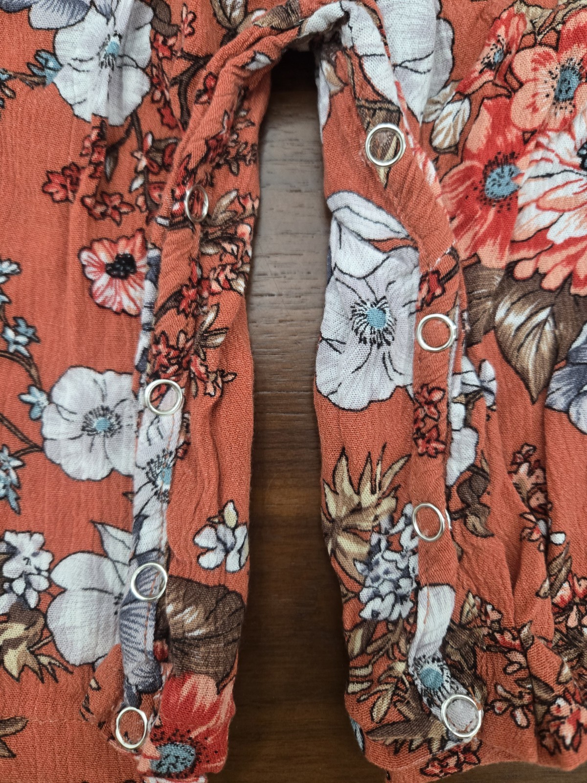 Bailey’s Blossoms Girls Multicolor Floral Romper Bow Snap 9-12 Months D-7