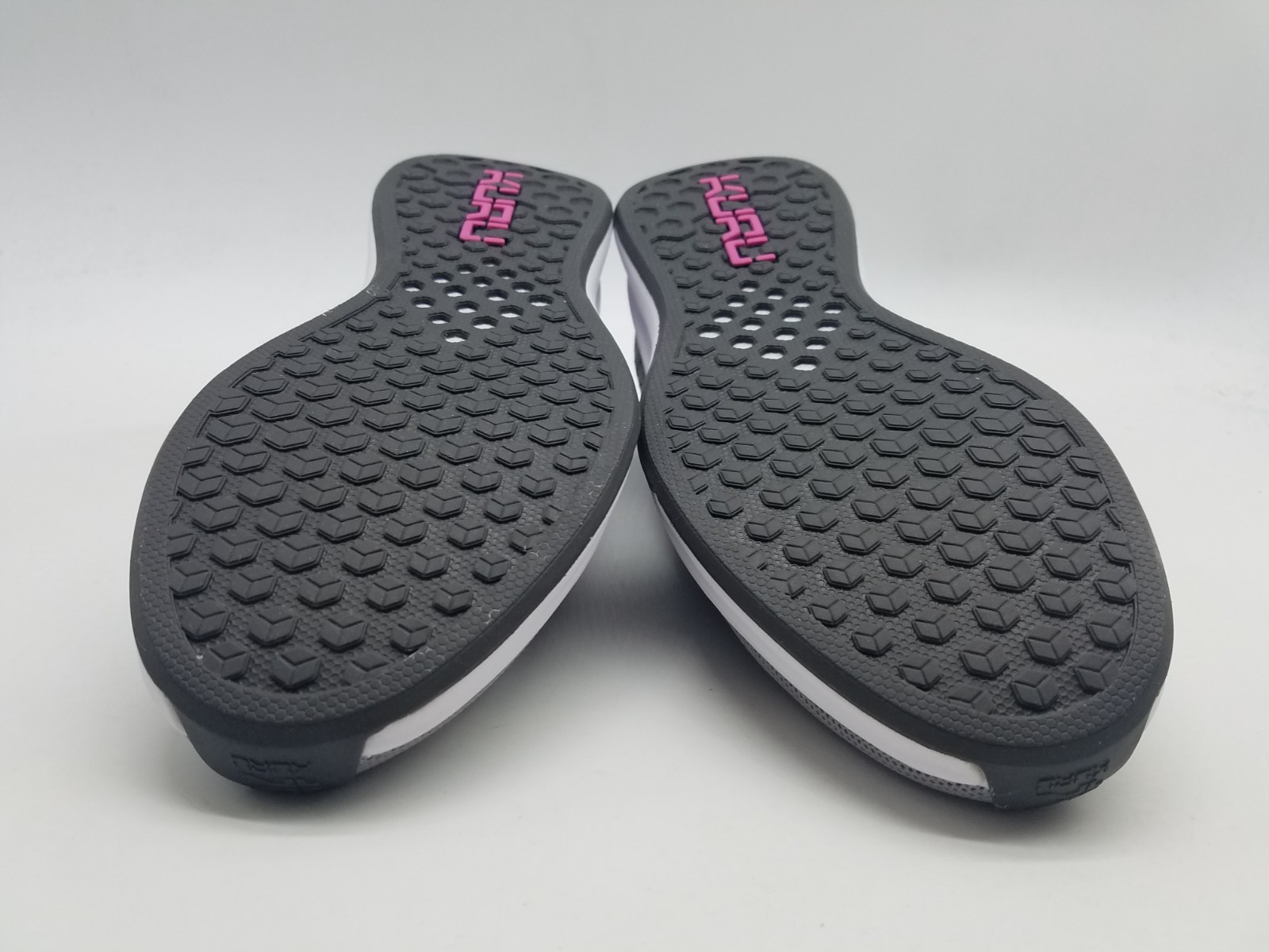 Kuru Atom Slip On Women’s Size 7 Medium Sneakers Gray *Worn once