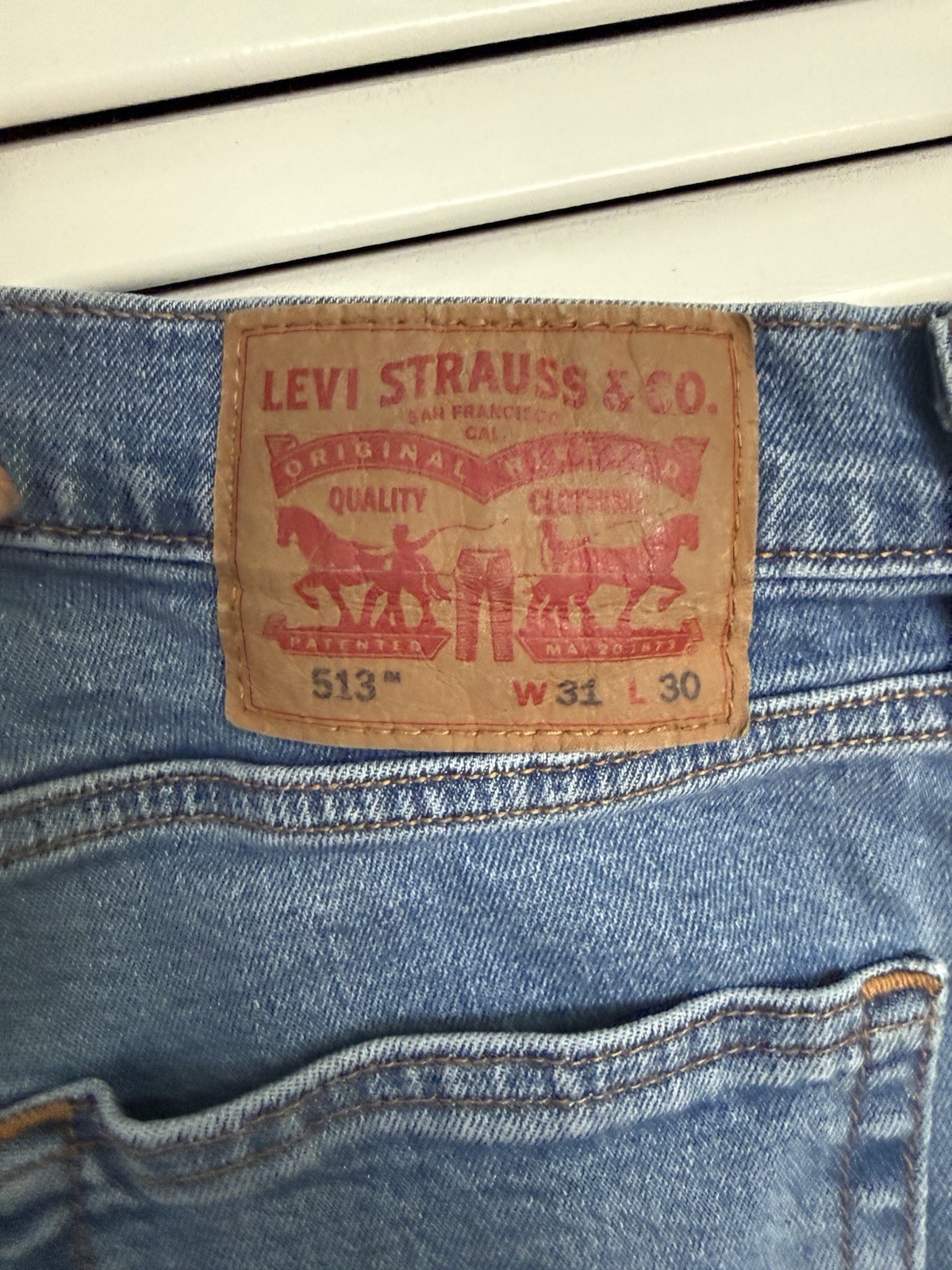 Levi’s 513 Slim Straight Jeans Men’s W31 L30 Medium Light Wash Denim EUC