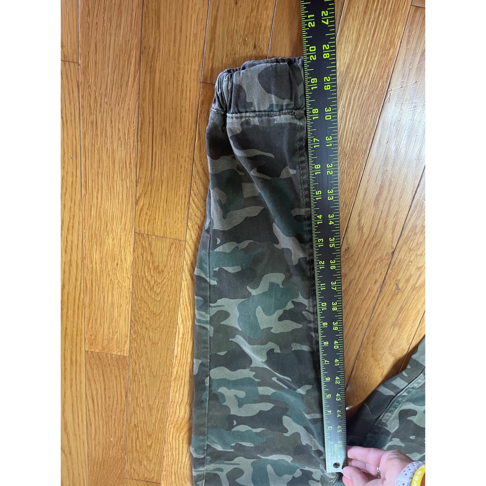 Levis Kids Camo Jogger Pants Green Camouflage Elastic Waist Size 8 Reg W24 L25