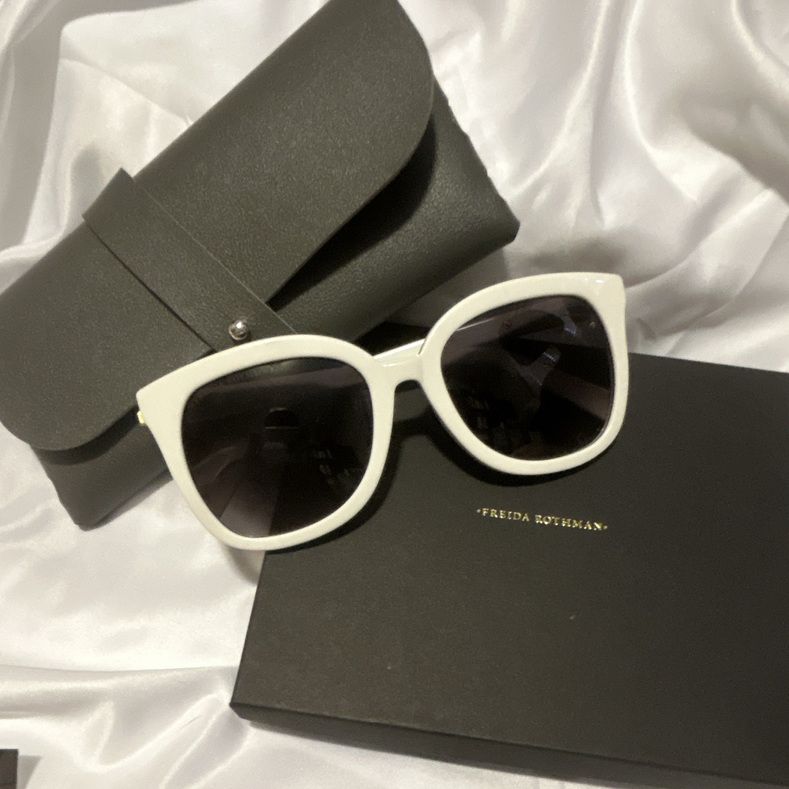 FREIDA ROTHMAN Brynn Oversized Square Sunglasses White/Gold UV400 54-20-145