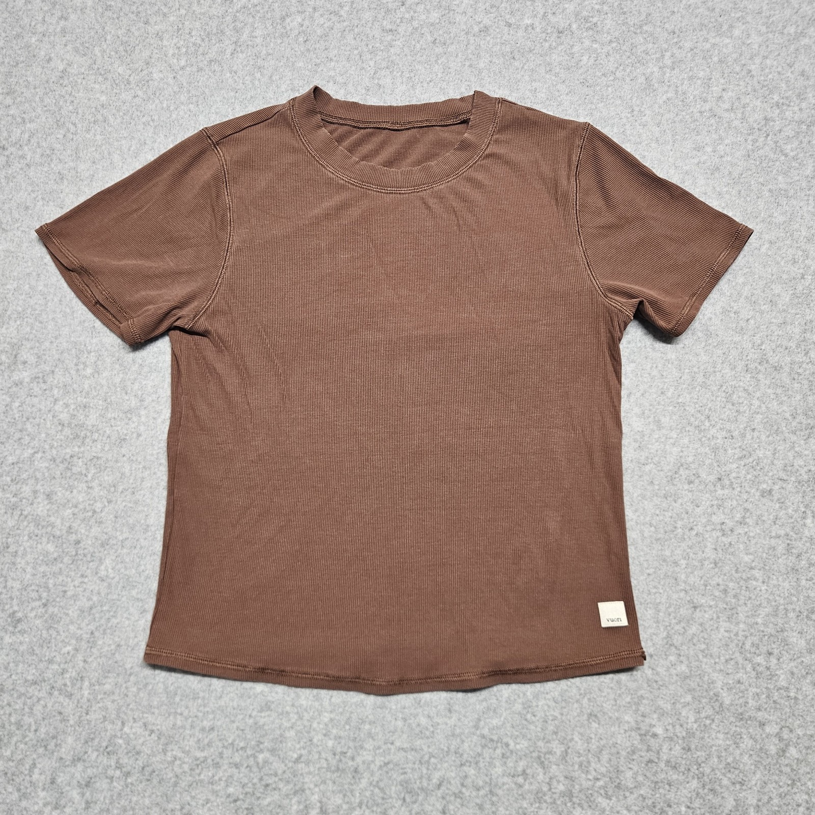 Vuori Pose Fitted Tee Shirt Women’s Size M Ribbed Cropped Short Sleeve Brown