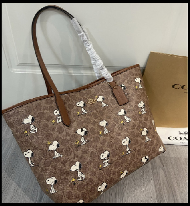 COACH CBJ89 City Tote Bag PEANUTS Snoopy Signature Coated Canvas Outlet New SMM