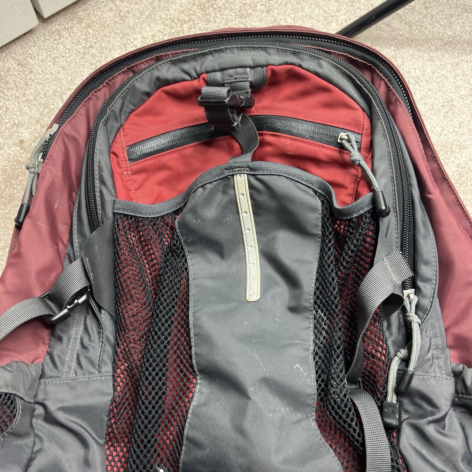 Rare The North Face TNF Recon Daypack Backpack Hiking Gorpcore Burgundy Gray
