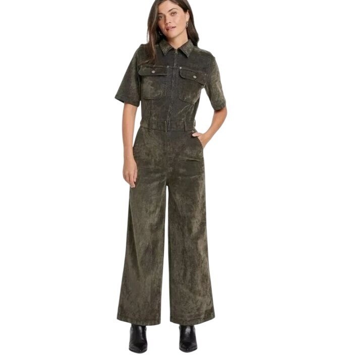 NWT Holiday Short Sleeve Flocked Jumpsuit Women’s 4 Universal Thread J1785