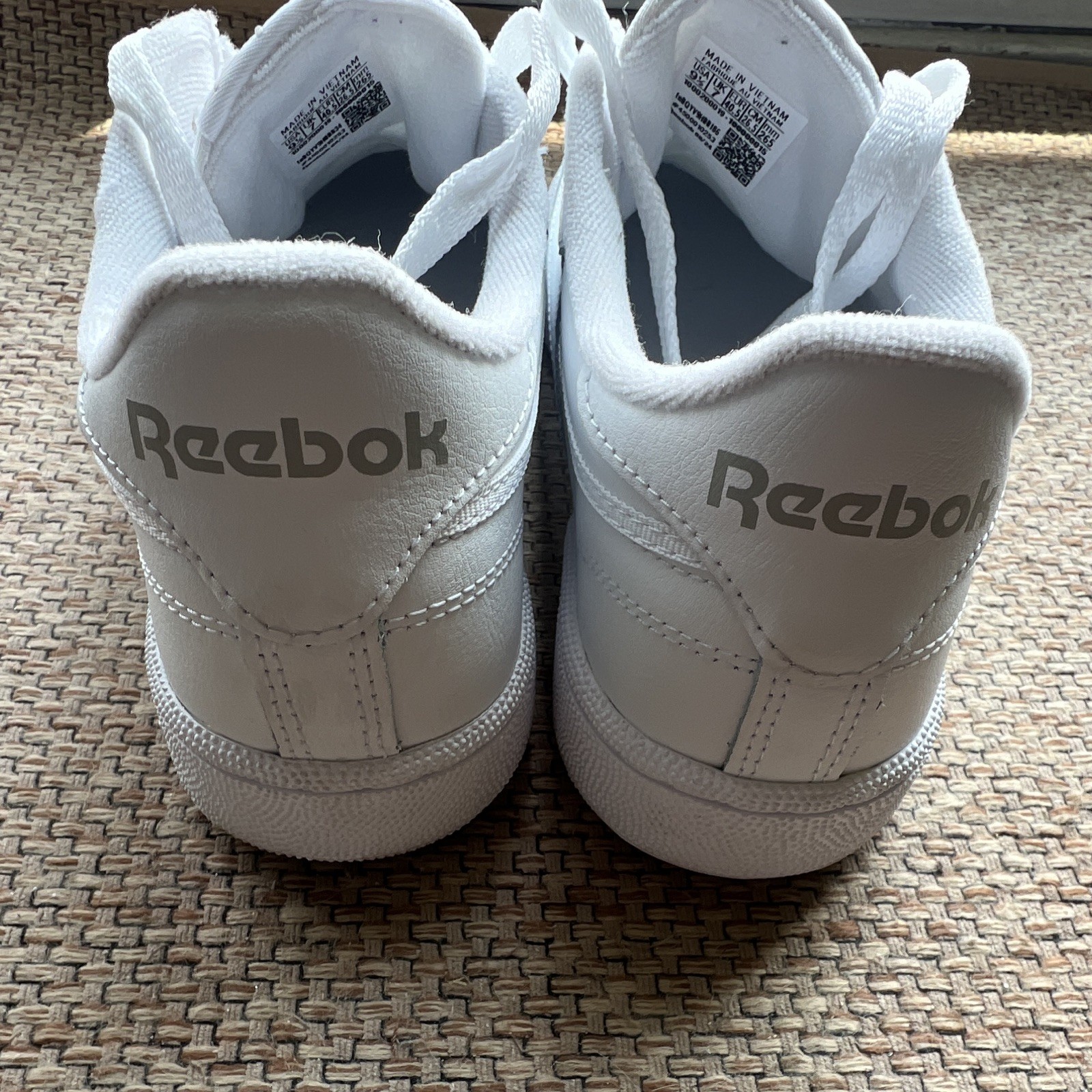 Reebok Classic White Lace-Up Low Top Solid Sneaker Men’s Activewear Casual
