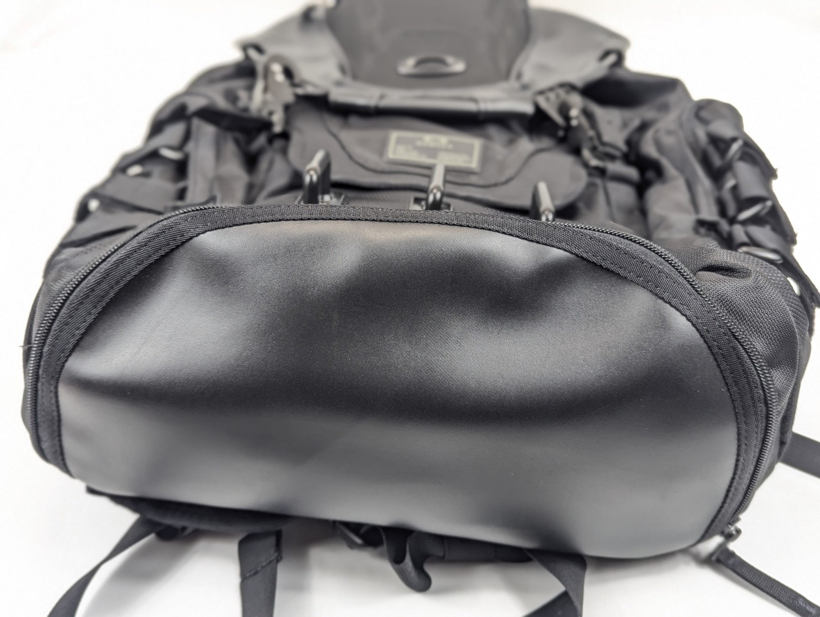 Oakley Kitchen Sink Backpack 34L Stealth Black Tactical Travel Riding