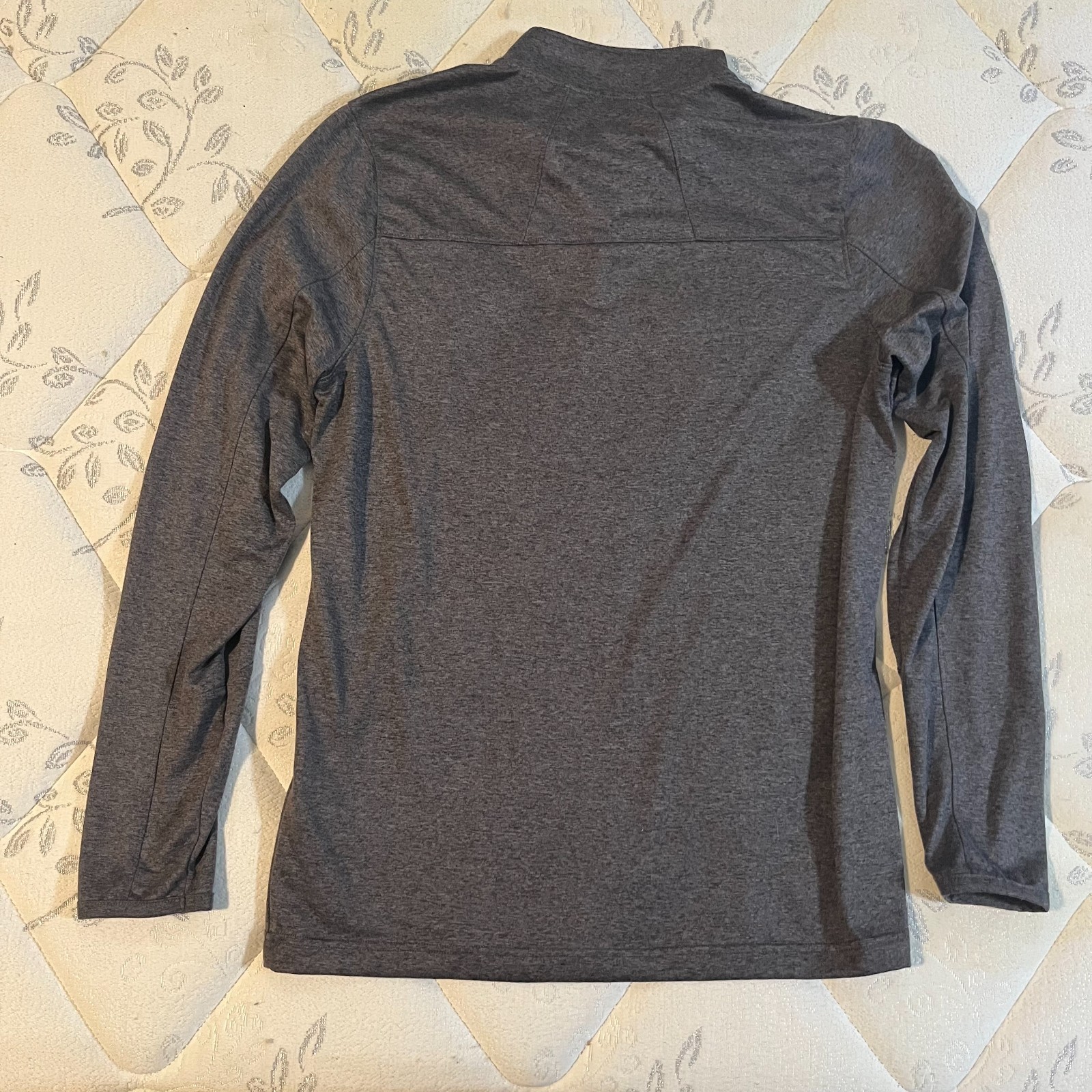 Under Armour 1/4 Zip Light Weight Pullover Gray Performance Long Sleeve Mens M