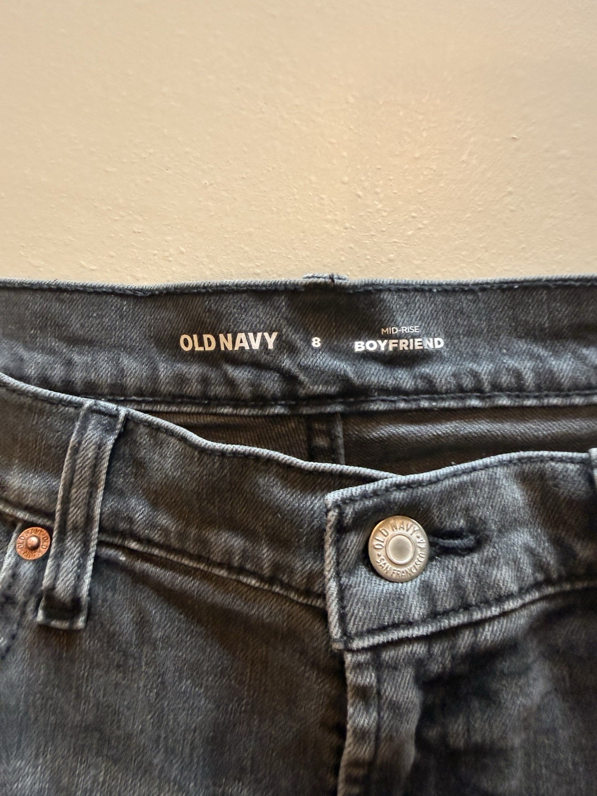 Old Navy Women’s Black Boyfriend Denim Jeans Mid Rise Charcoal Wash Distressed 8