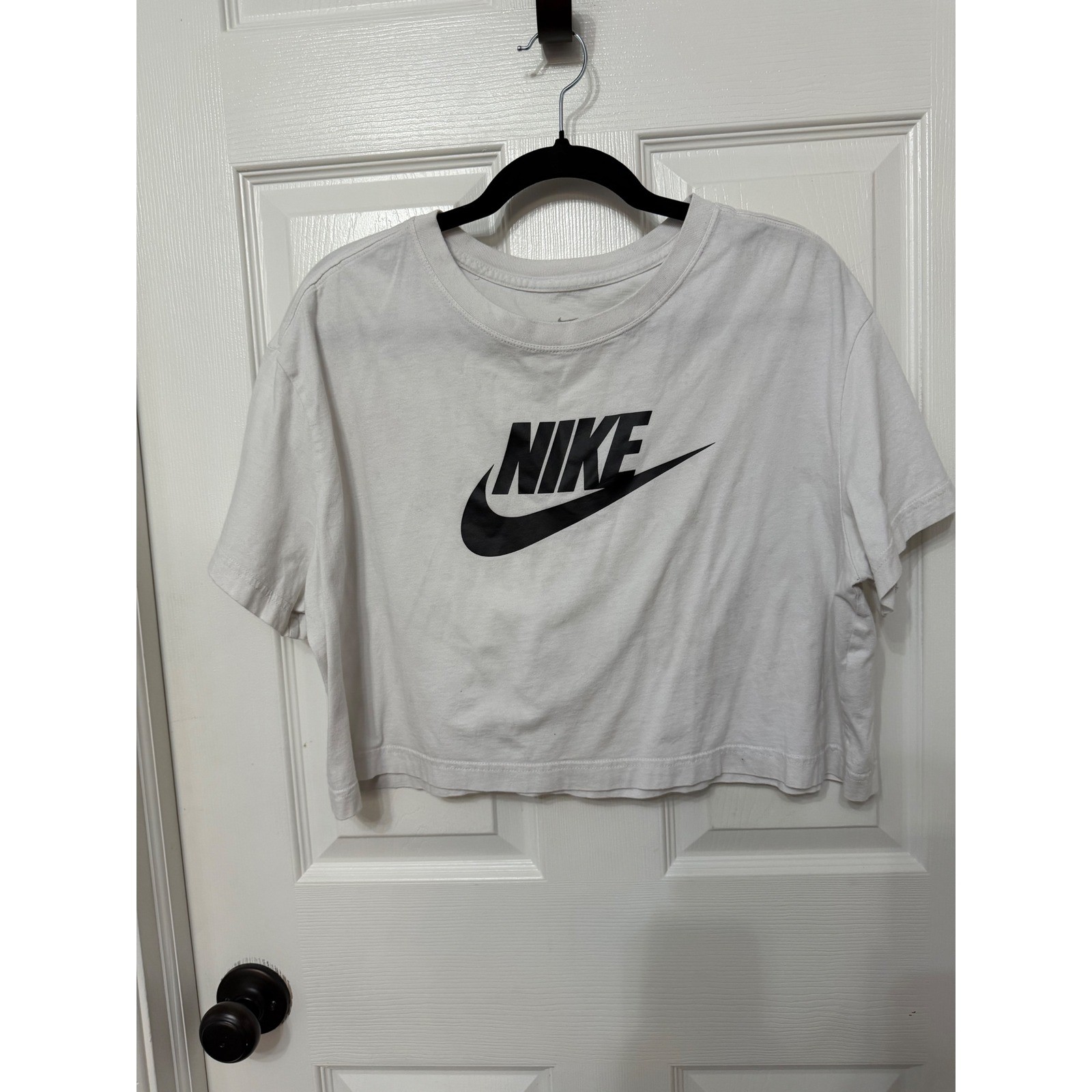 Nike Sportswear Essential Womens Cropped T-Shirt White Black Logo BV6175-100 L