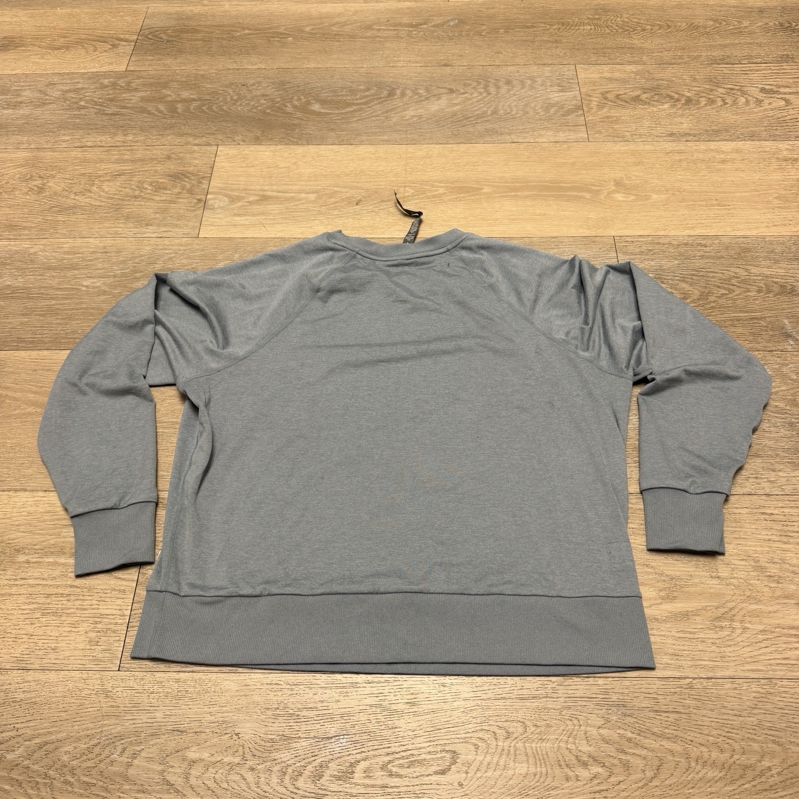 Vuori Long-Sleeve Halo Crew Pullover Sweatshirt VW241 Size Small Sample
