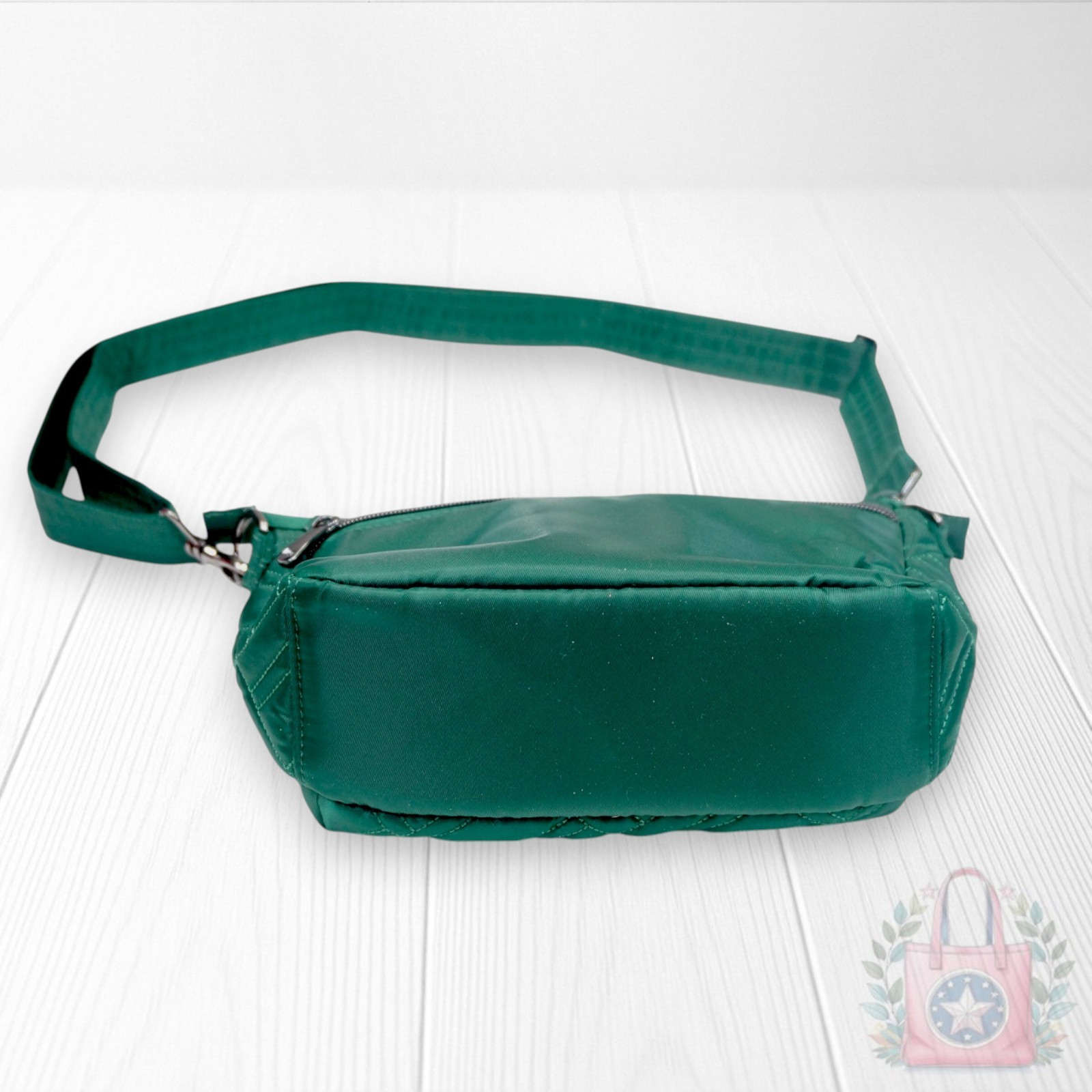 NEW ❤️ Lug Dash Wickedly Emerald Green Crossbody RFID Daisy Interior