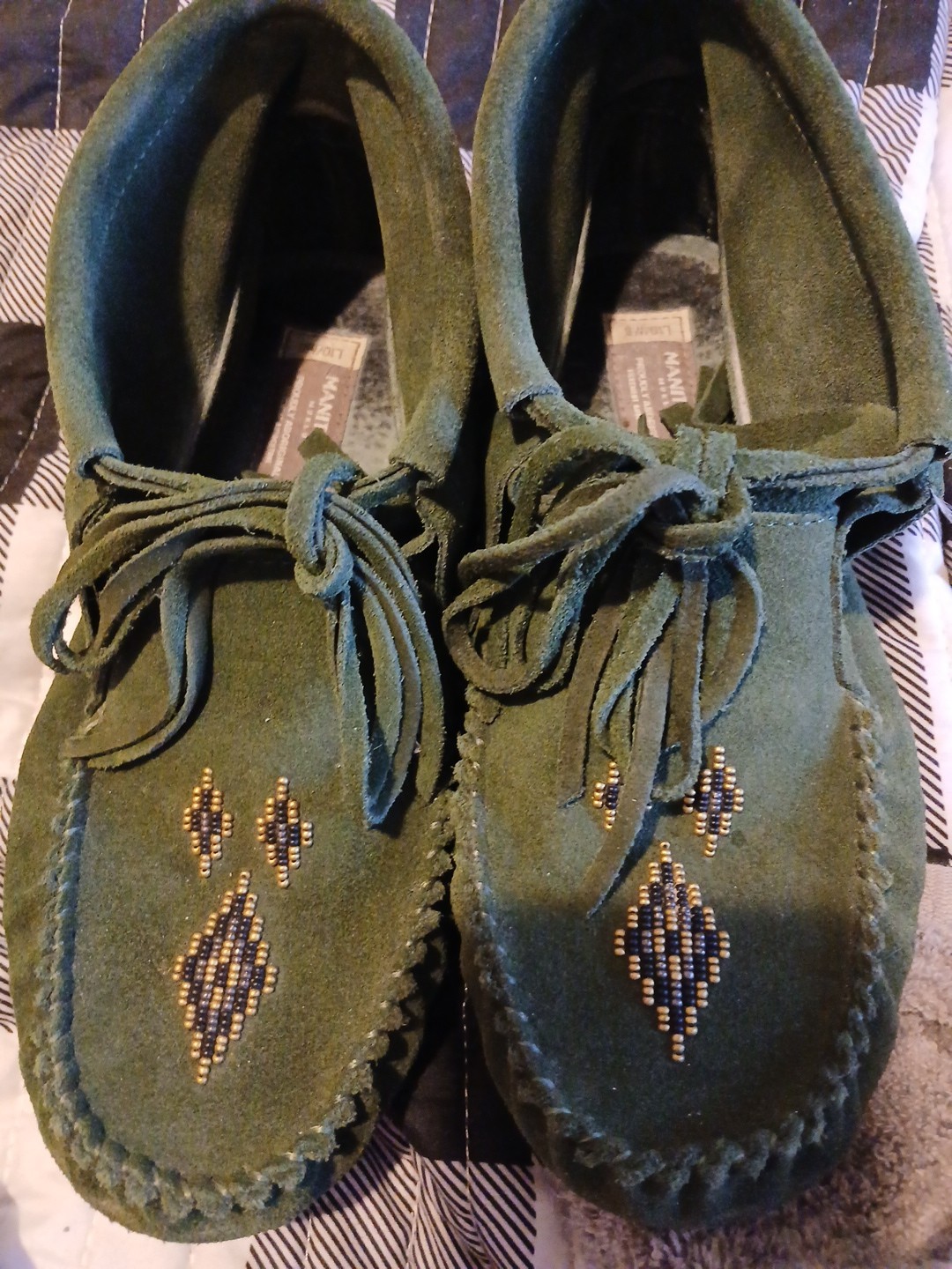 Manitobah Mukluks Olive Beaded Fringe Suede Moccasin Boots Vibram Sole Womens 10
