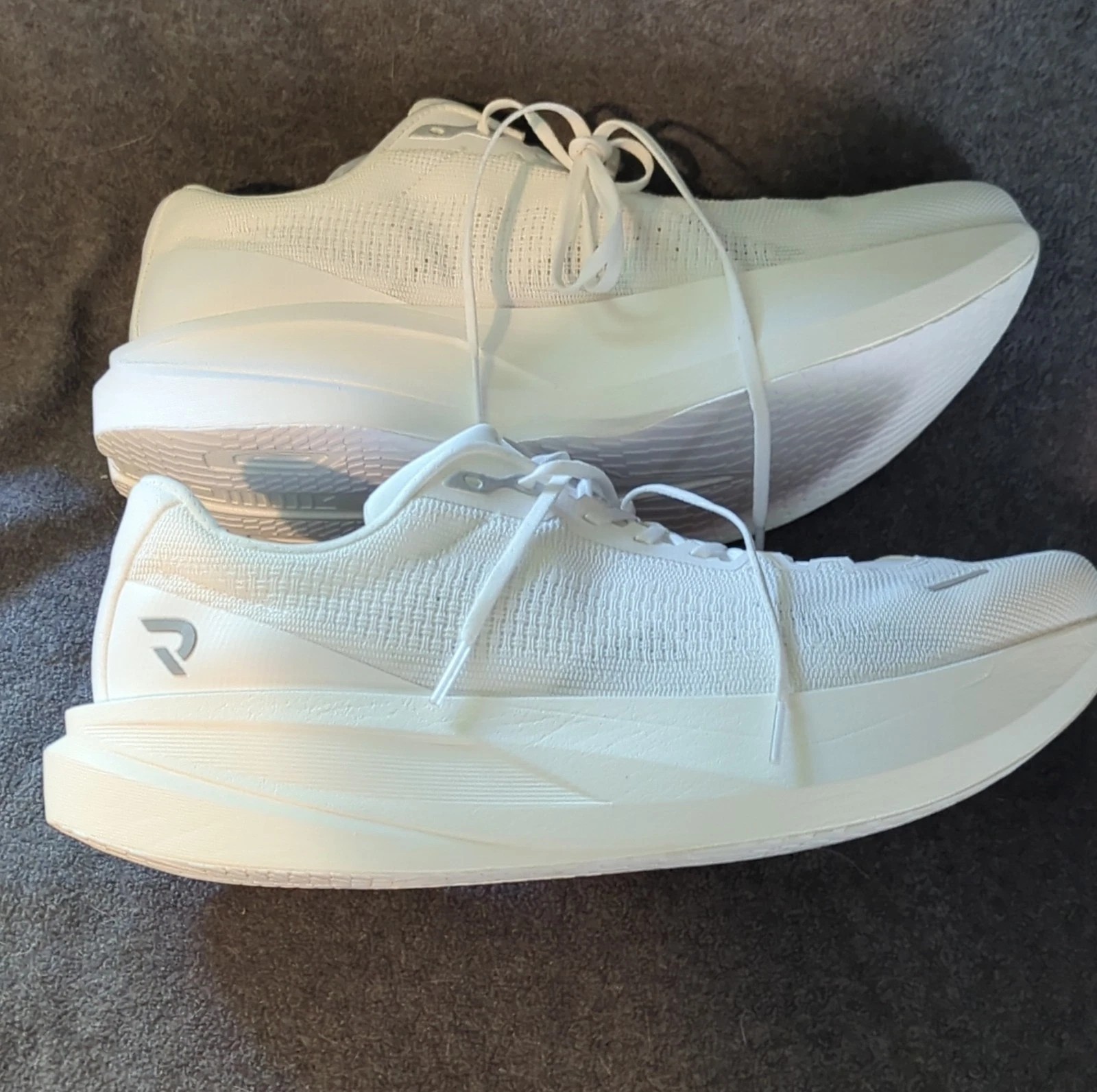DYNAFISH Xiaonian Men’s US Size 10.5 White Running Shoe