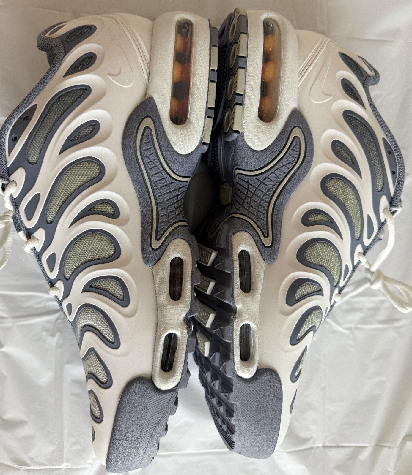 Nike Air Max Plus Tuned Air Men’s Low Top Lace-Up Sneakers Gray/White