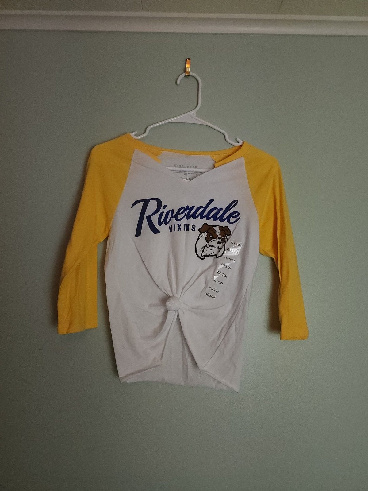 Riverdale Vixens Juniors’ 3/4 Sleeve Raglan Knot-Front Baseball T-Shirt
